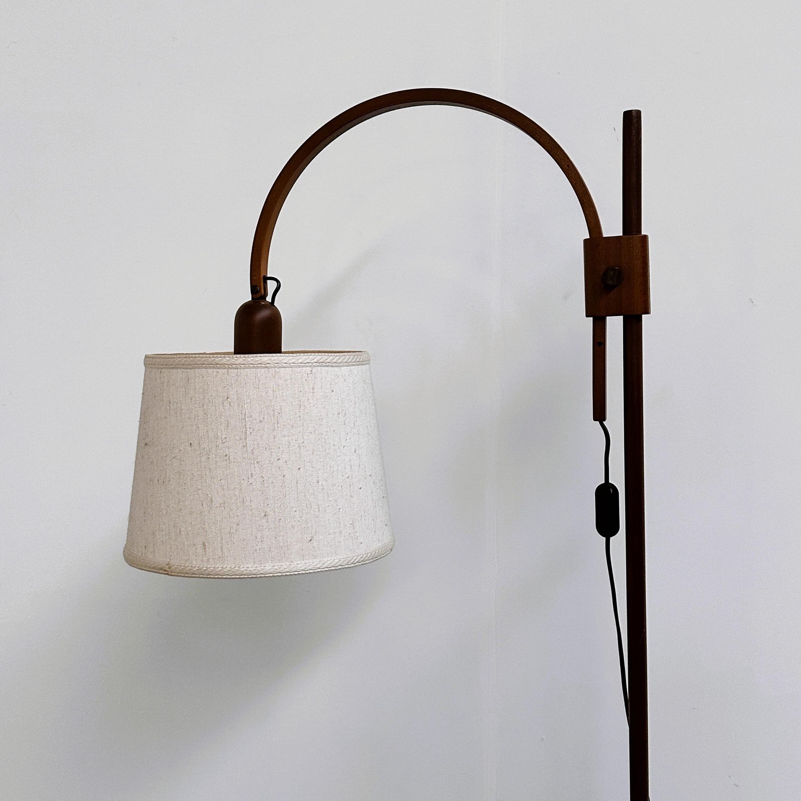 photo furniture Mid Century Modern Adjustable Teak Arc Floor Lamp With Fabric Shade, 1960s