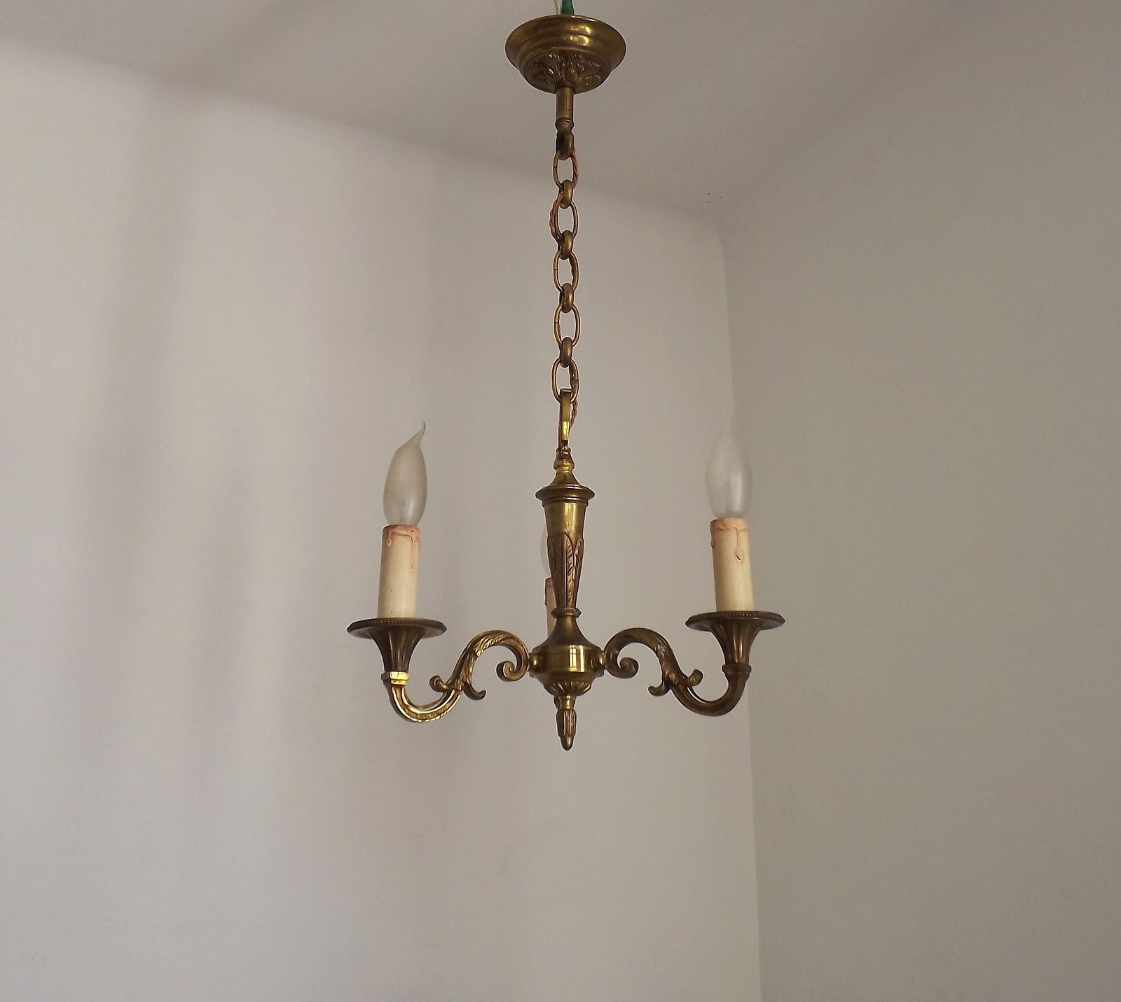 Petit lustre d'époque français à 3 lumières en bronze