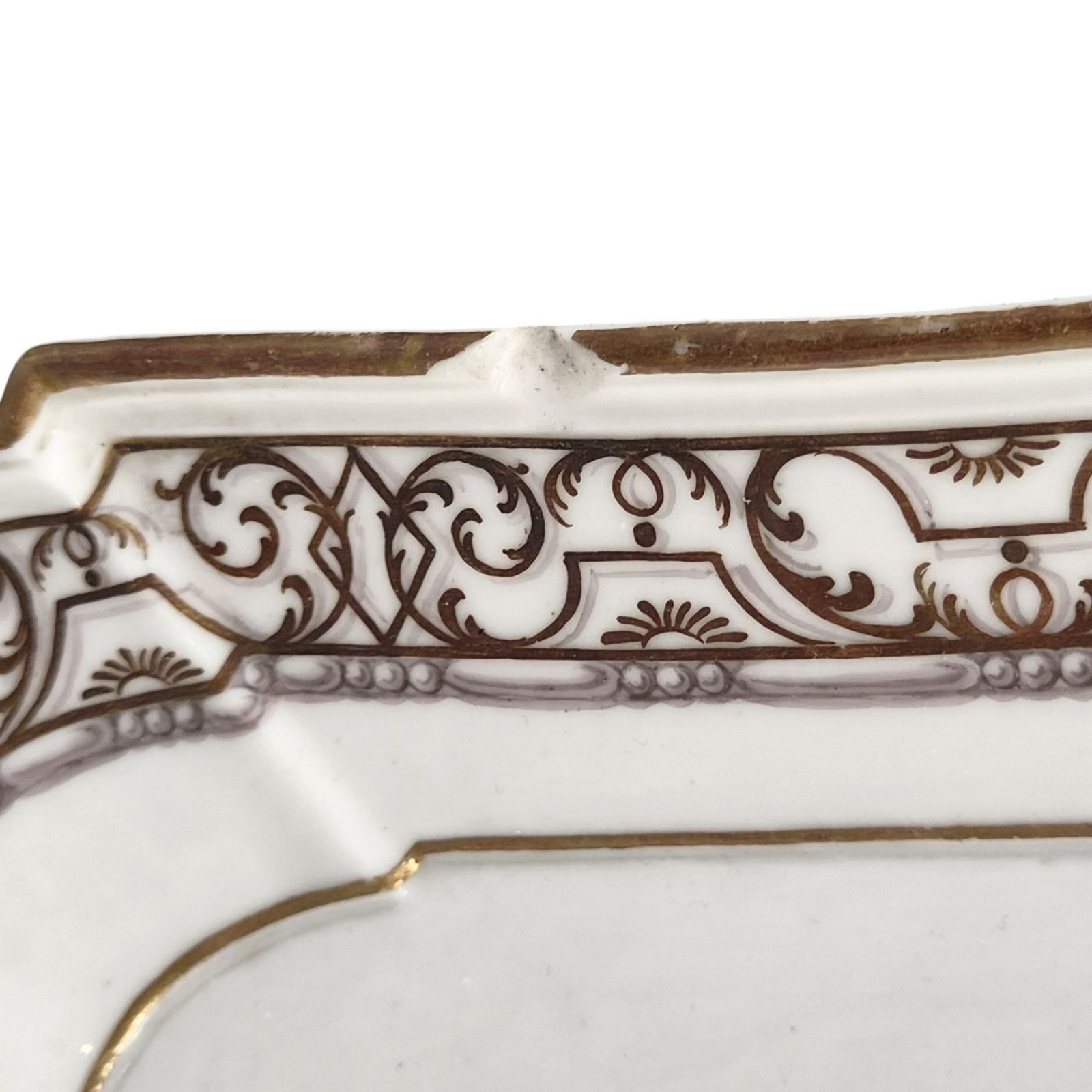 Ludwigsburg Hofporselein Serveerschaal met Gekroond Initiaal, ca. 1765-1785 photo furniture