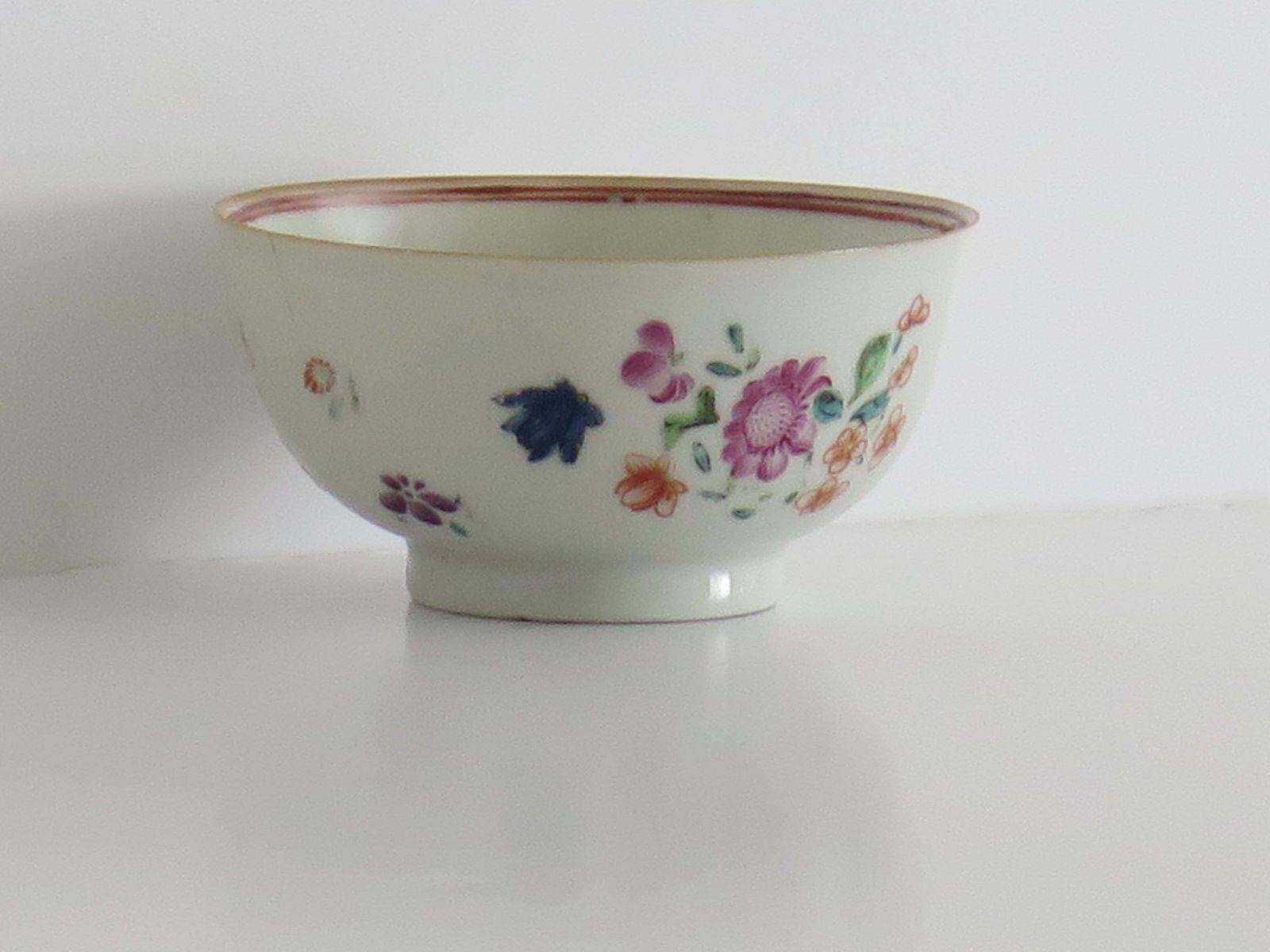 Met de hand beschilderd Chinees exportporselein, Famille Rose, Qing, 1780. photo furniture