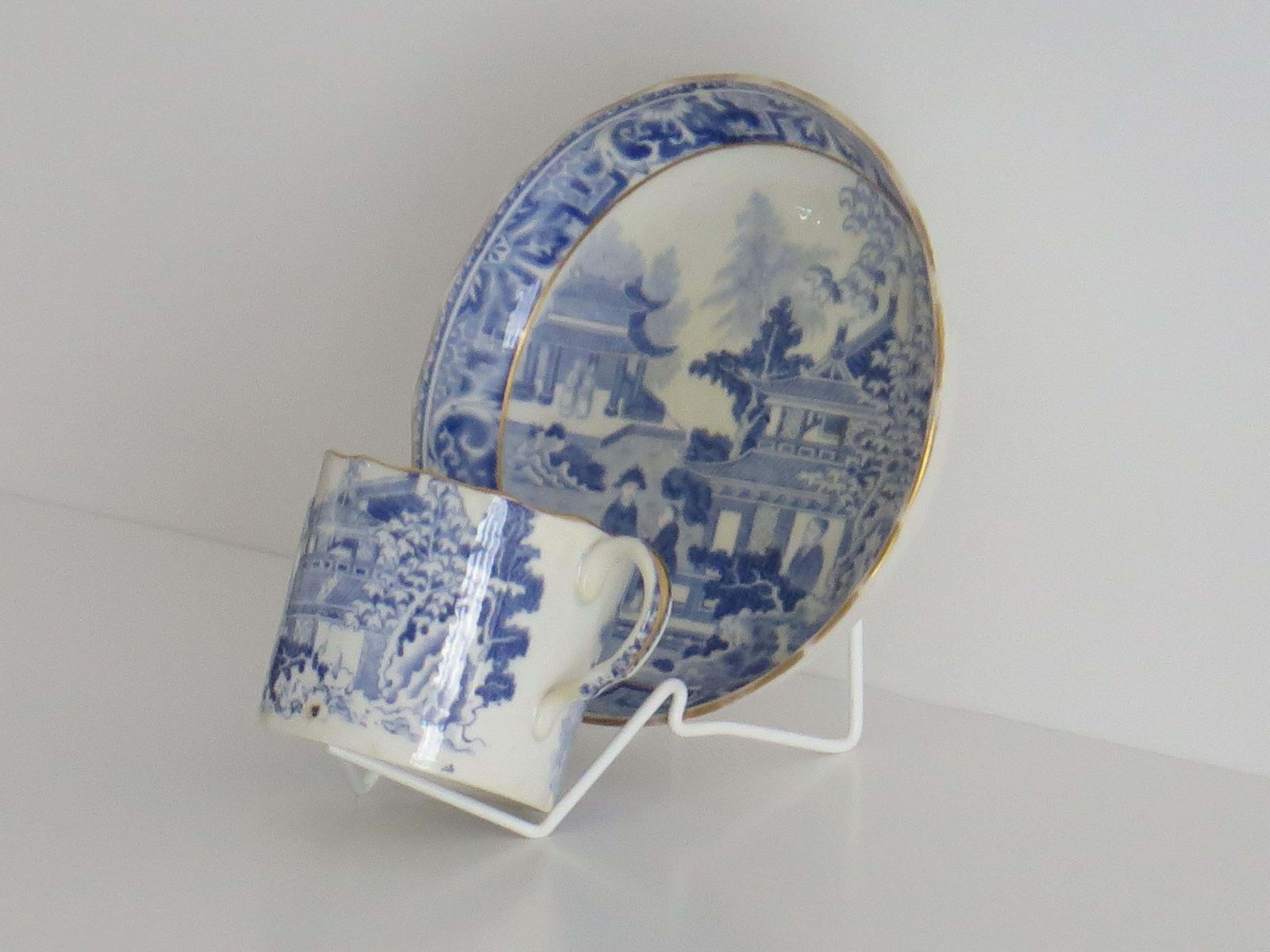Miles Mason Porseleinen Koffiekopje en Schotel, Blauw-wit Patroon, ca. 1805. photo 246.0