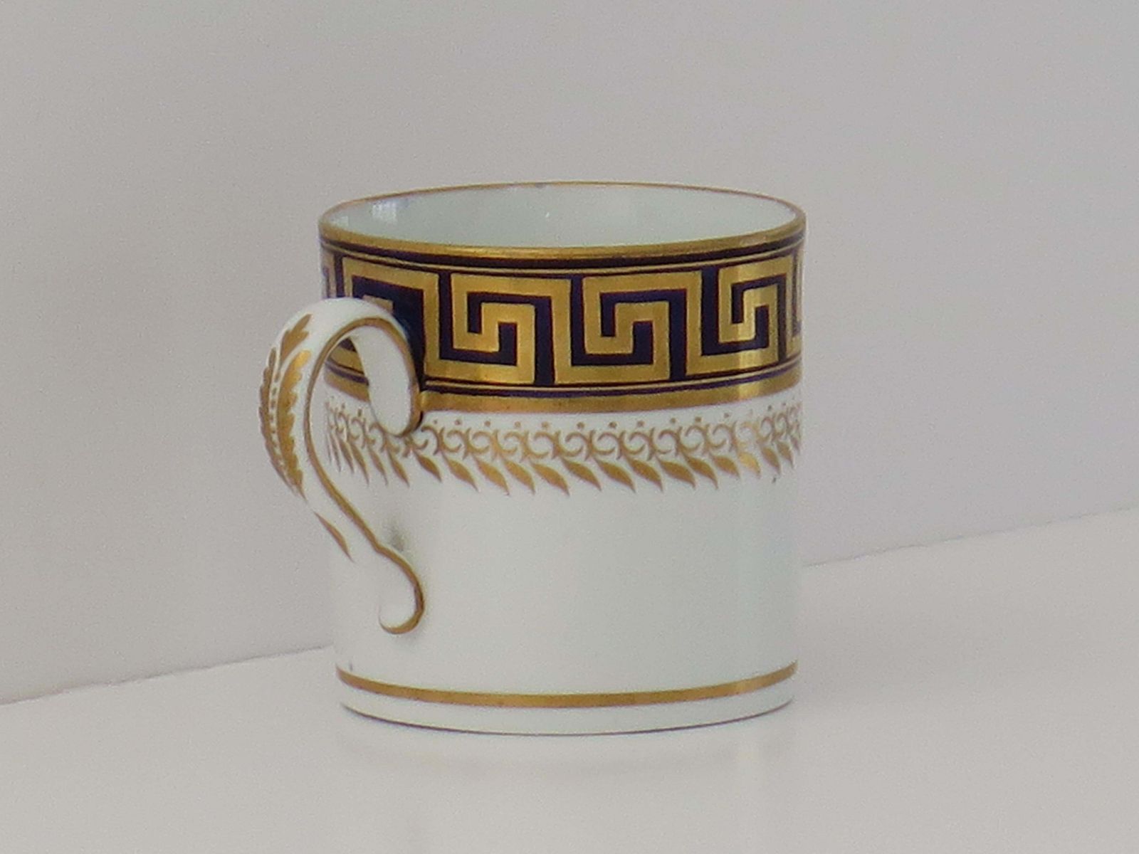 George III Porseleinen Koffiekopje van Josiah Spode, Grieks Sleutelpatroon nr. 742, ca. 1810. photo buy
