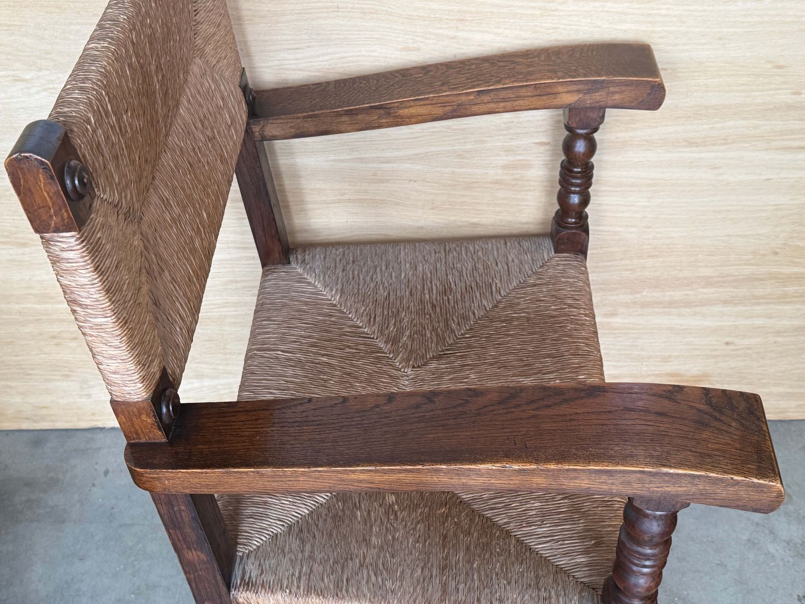 photo for sale Paire de fauteuils vintage espagnols en bois tourné et jonc tissé main