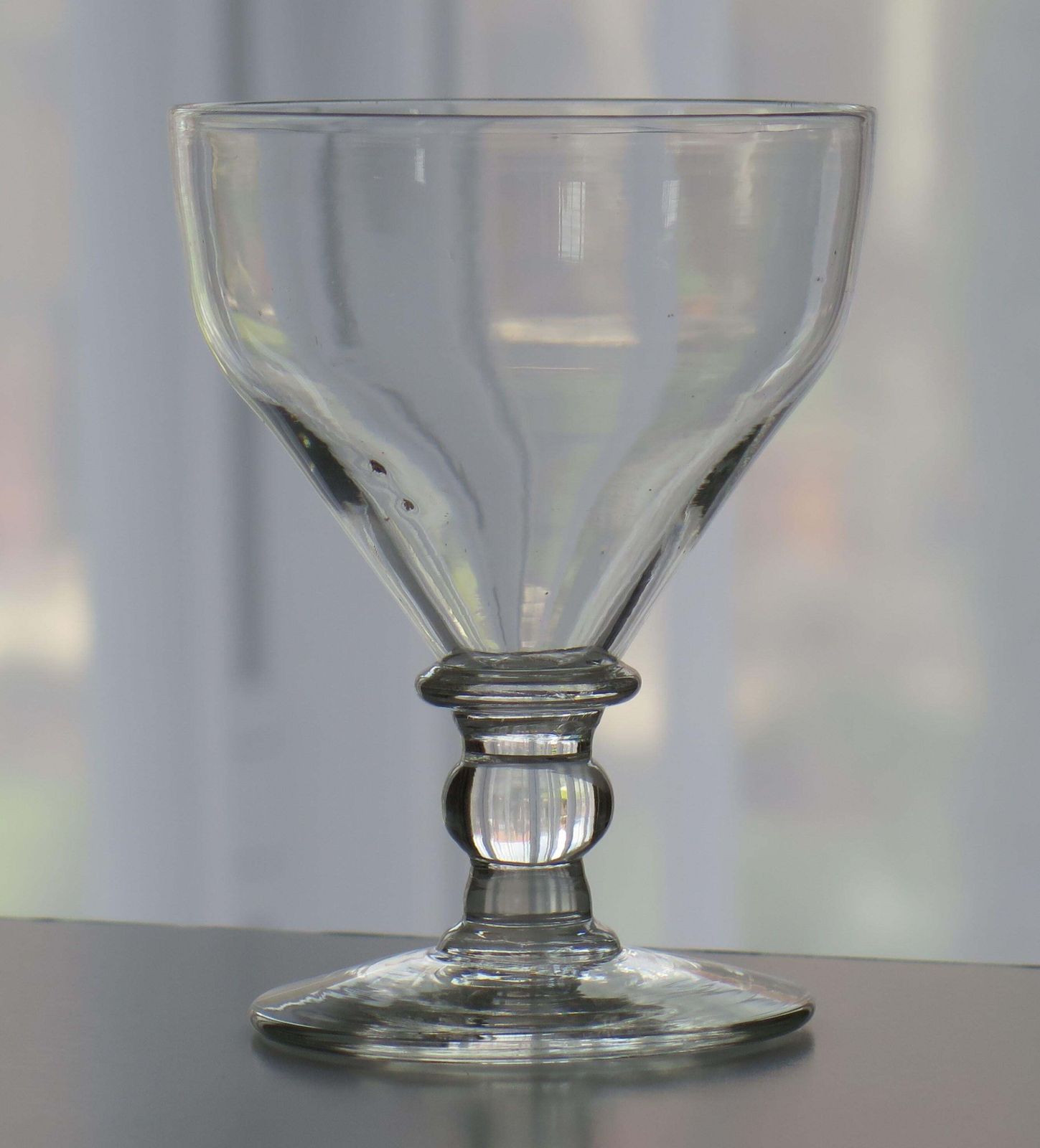 Georgisch rummer drinkglas, handgeblazen loodglas, ca. 1810. photo Woonaccessoires