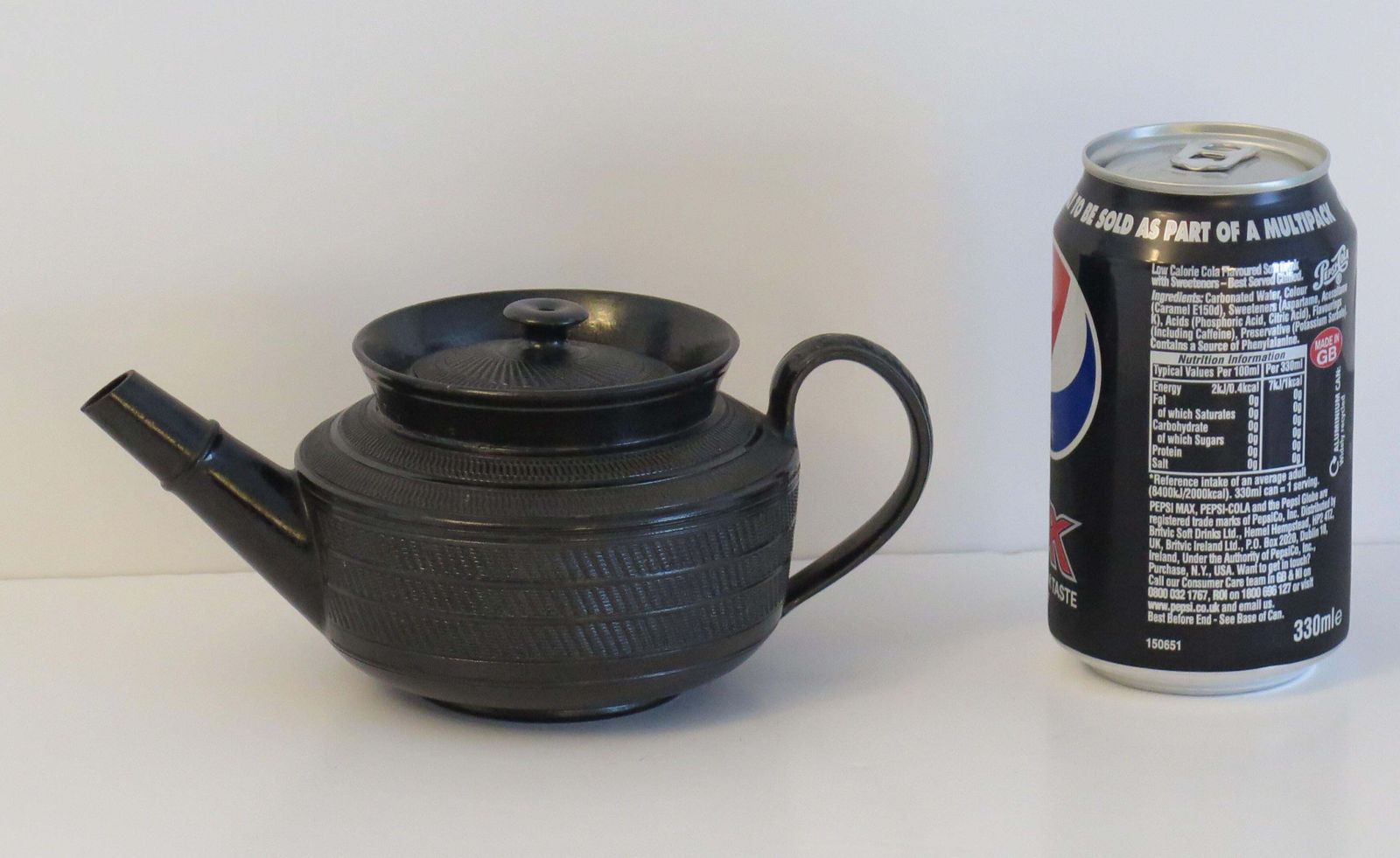 photo vintage Georgian Black Basalt Teapot By Staffordshire Potteries, Circa 1825.