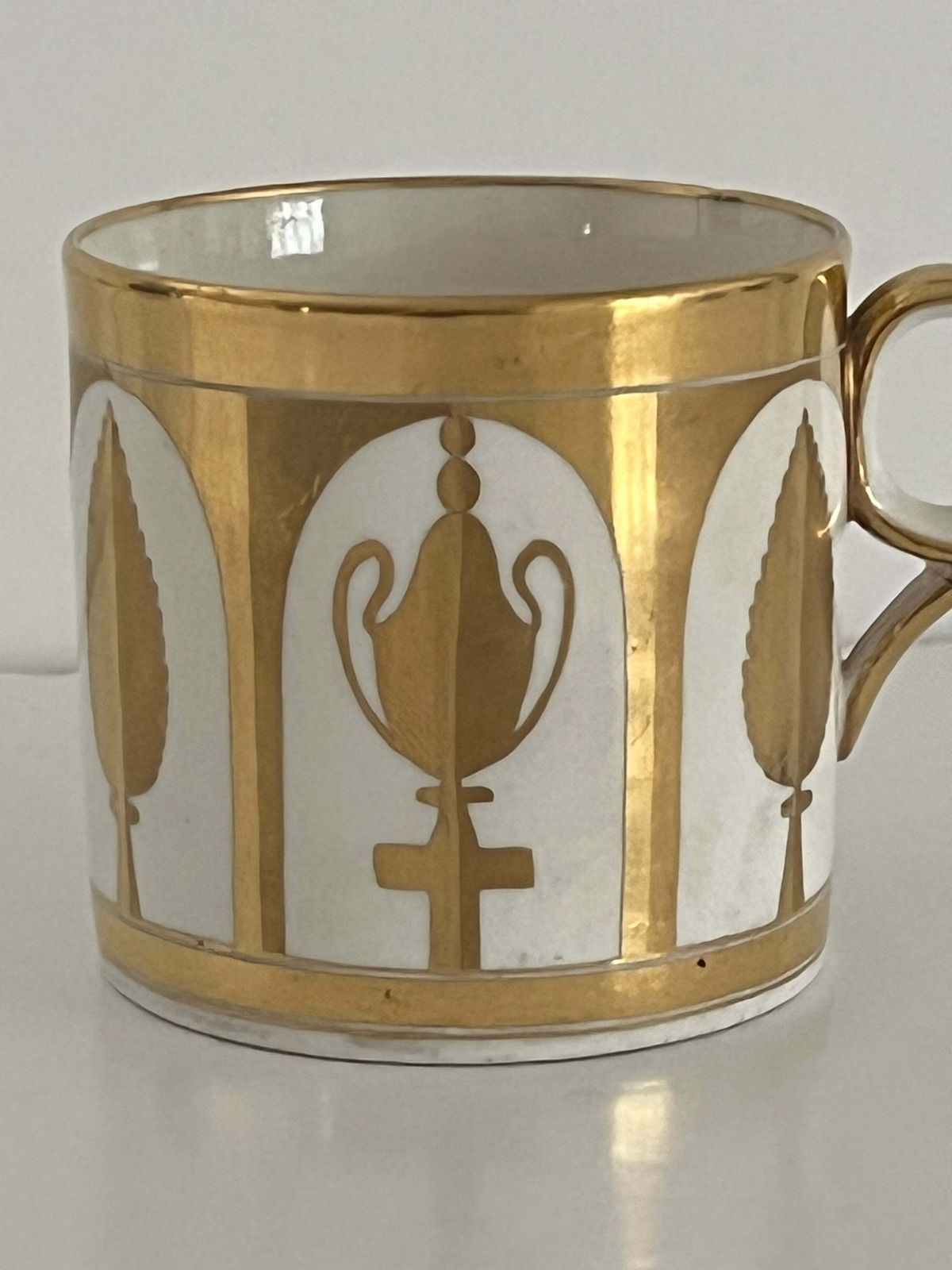 Minton Porseleinen Koffiekopje, Handgeschilderd Volledig Verguld Patroon 238, ca. 1805 photo for sale