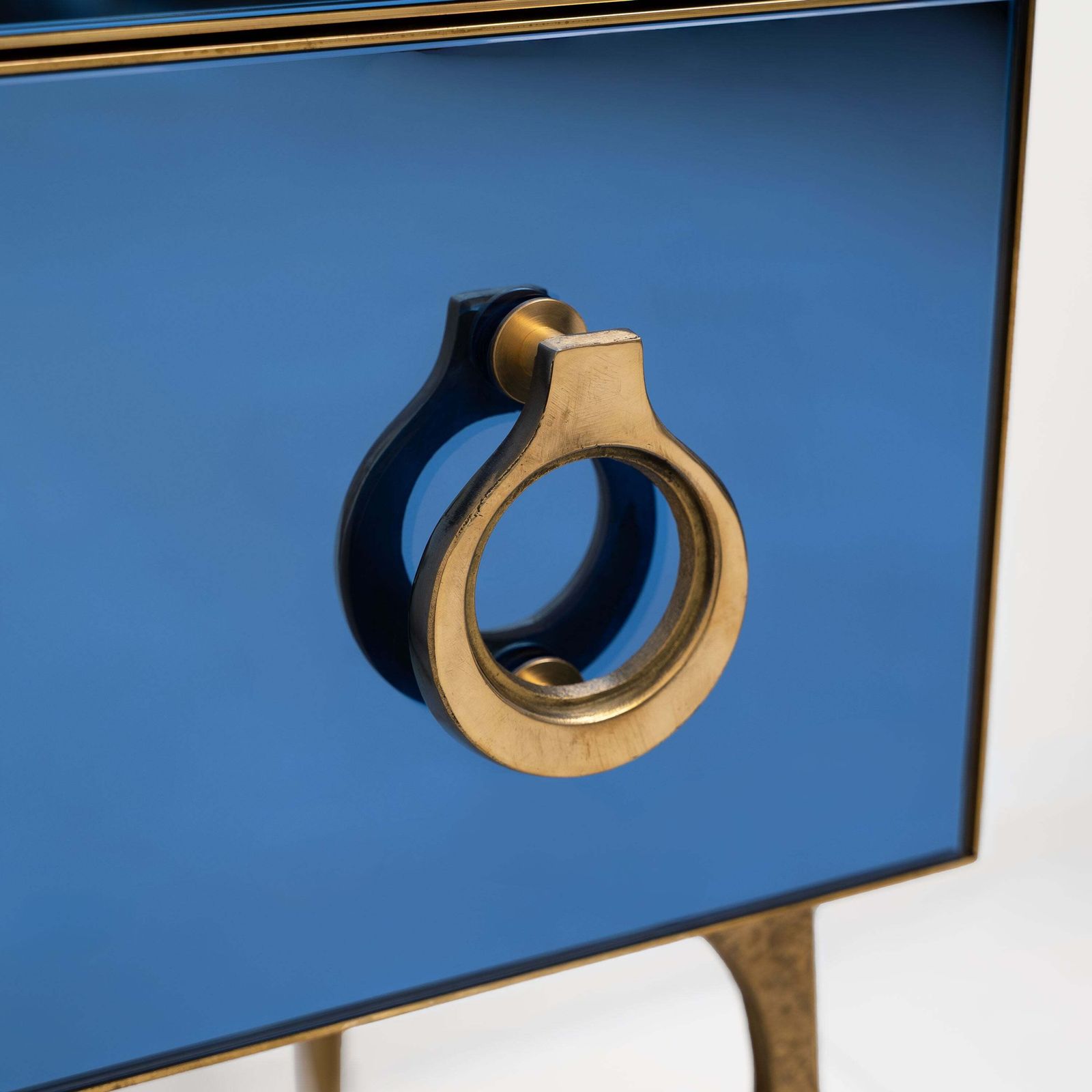 Blauwe Ladekast met Spiegeloppervlak en Messing Details, Mid-Century Modern Stijl photo Meubels
