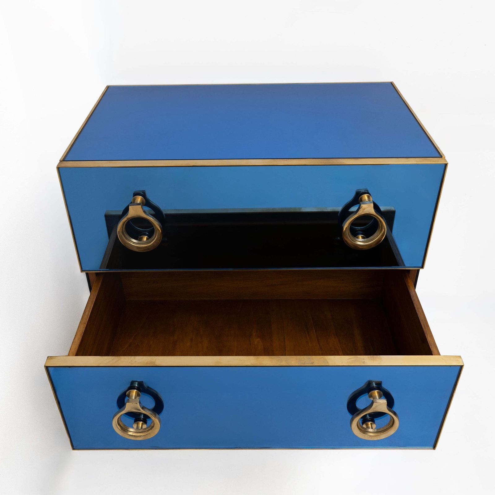Blauwe Ladekast met Spiegeloppervlak en Messing Details, Mid-Century Modern Stijl photo vinterior