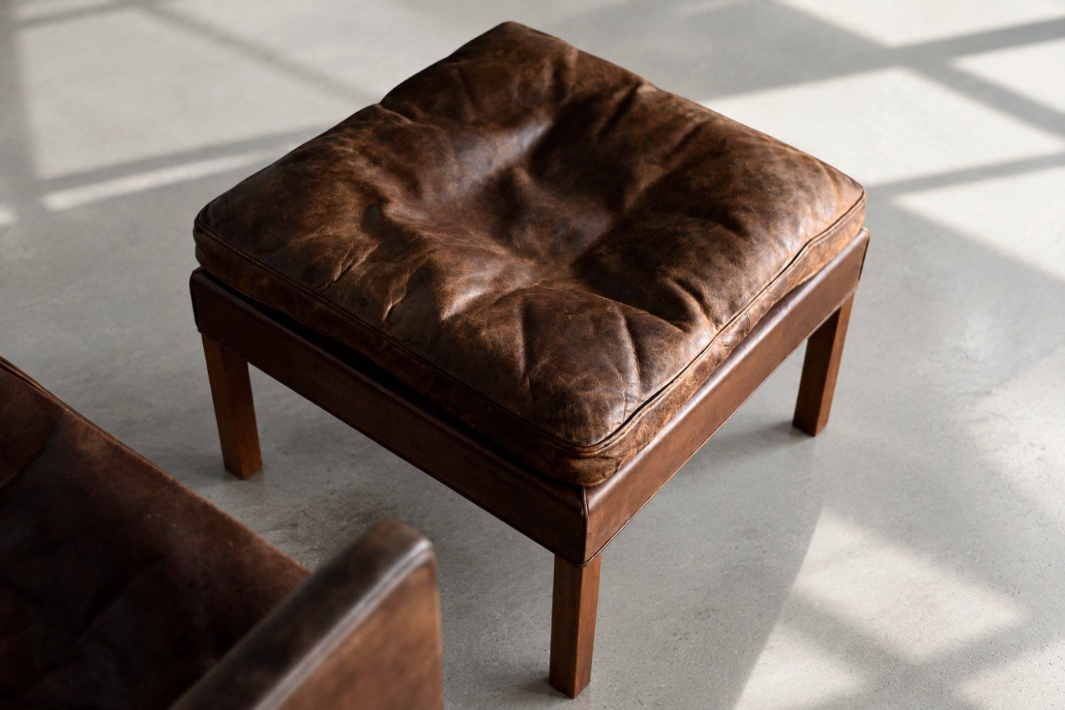 Set Of Vintage Danish Modern Leather Model 2207 Lounge Chair And Ottoman By Børge Mogensen For Fredericia, 1960s. photo furniture