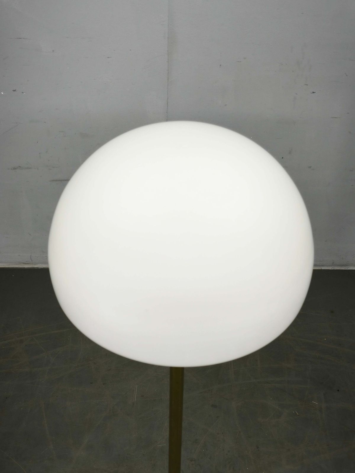 Lidokov Space Age Staande Lamp in Messing en Opaalwit Glas, jaren 1960 photo 684.0