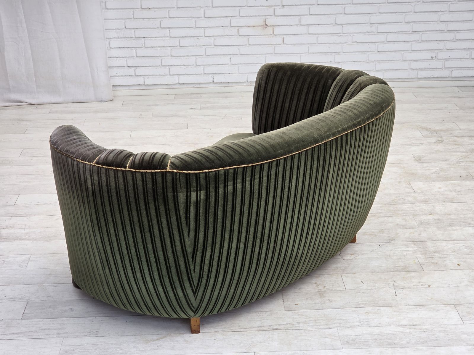 photo vintage 1960s, Danish 2 Seater Curved Sofa, Furniture Velour, Oak Wood.