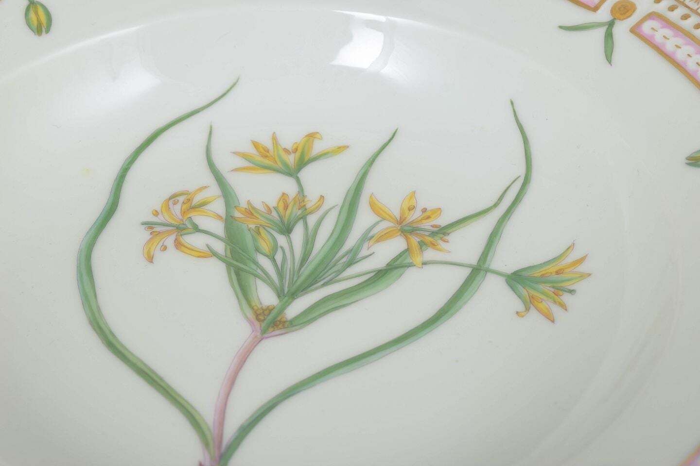 Royal Copenhagen. Flora Danica Porseleinen Dinerbord. Gedateerd 1945 photo for sale