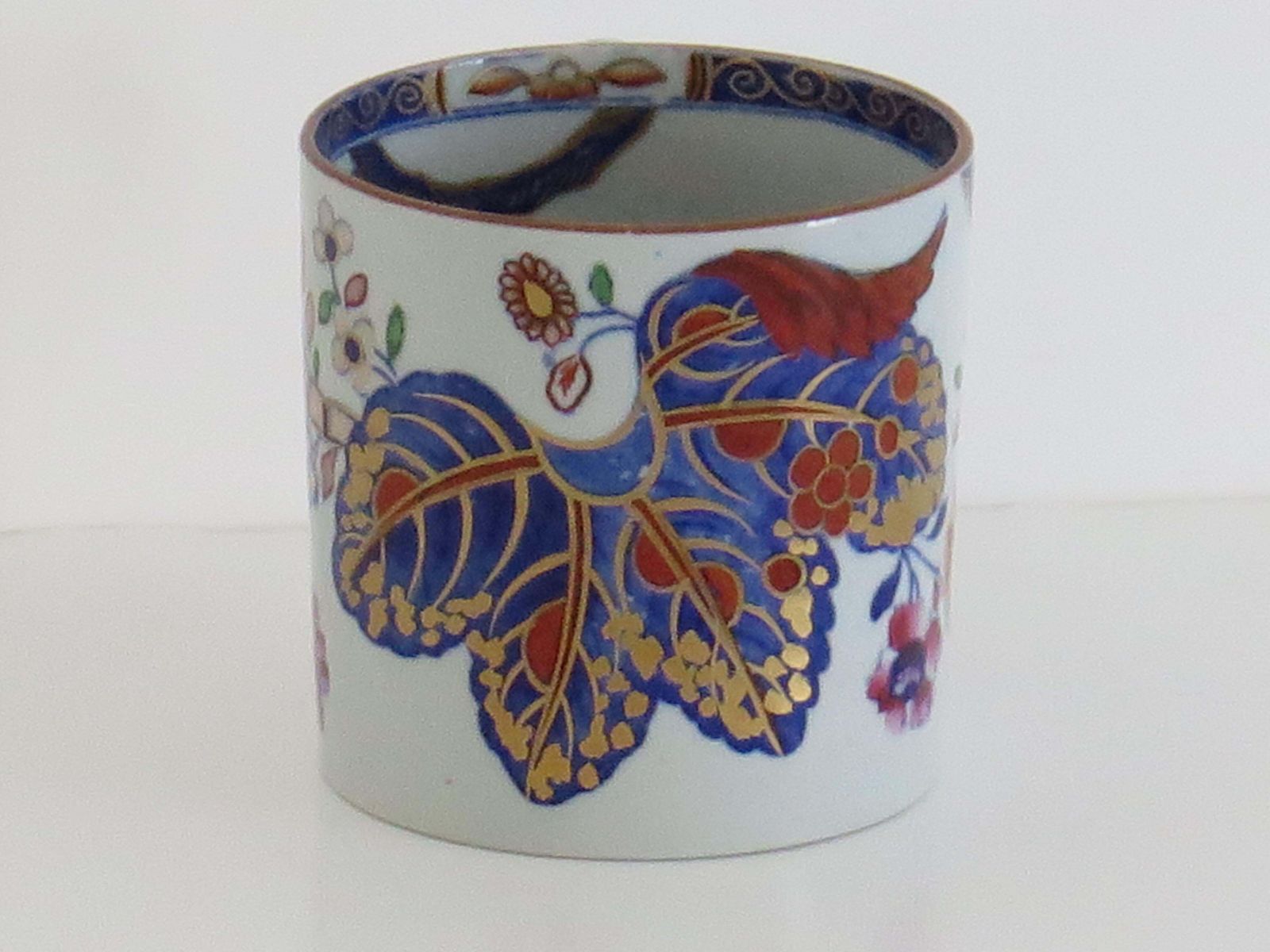 Spode antiek koffiekopje, handgeschilderd tabaksblad motief, ca. 1820 photo furniture