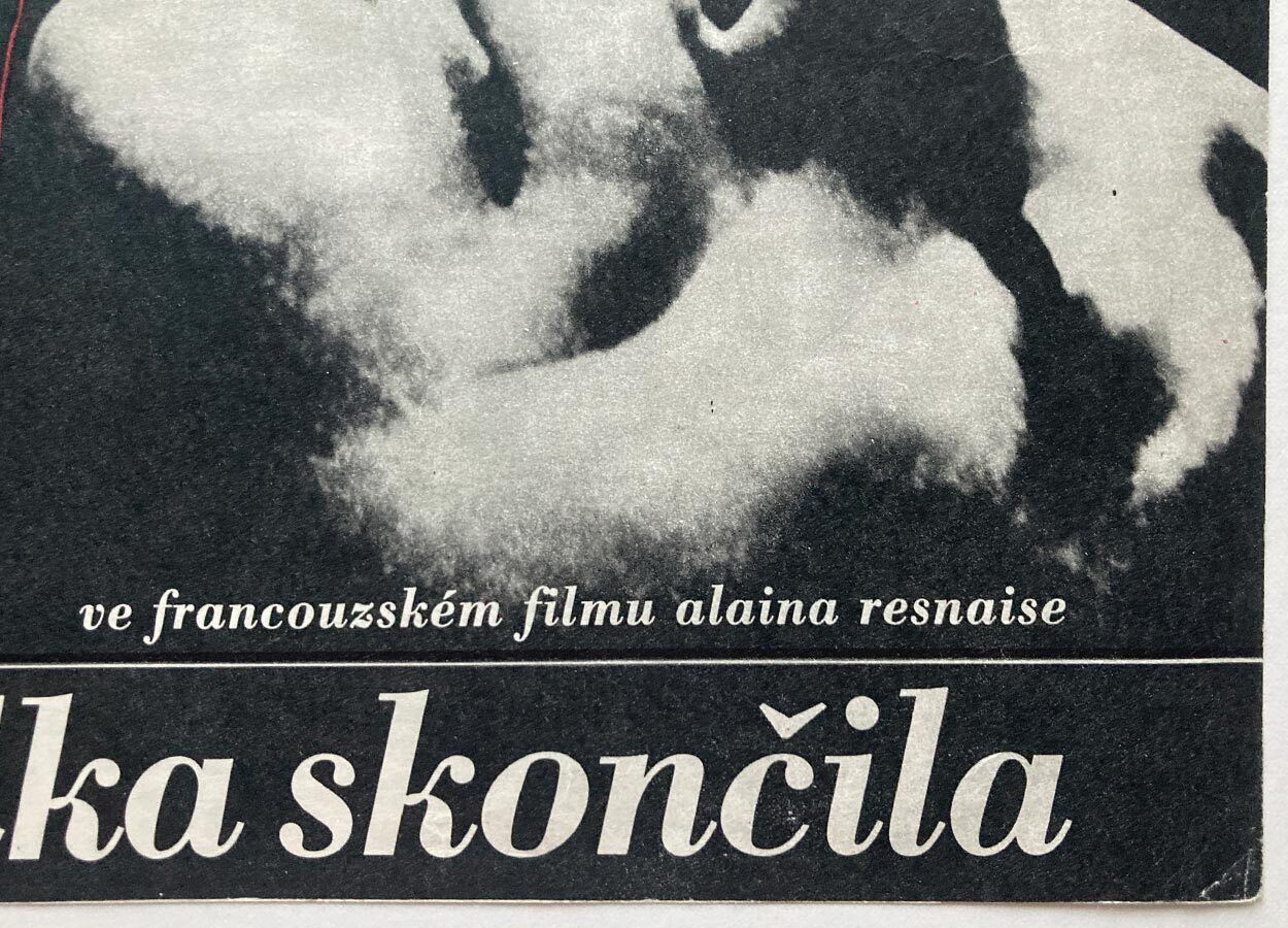 photo furniture Affiche de cinéma, La Guerre est finie, Eva Galová-Vodrážková, 1969, design tchèque vintage