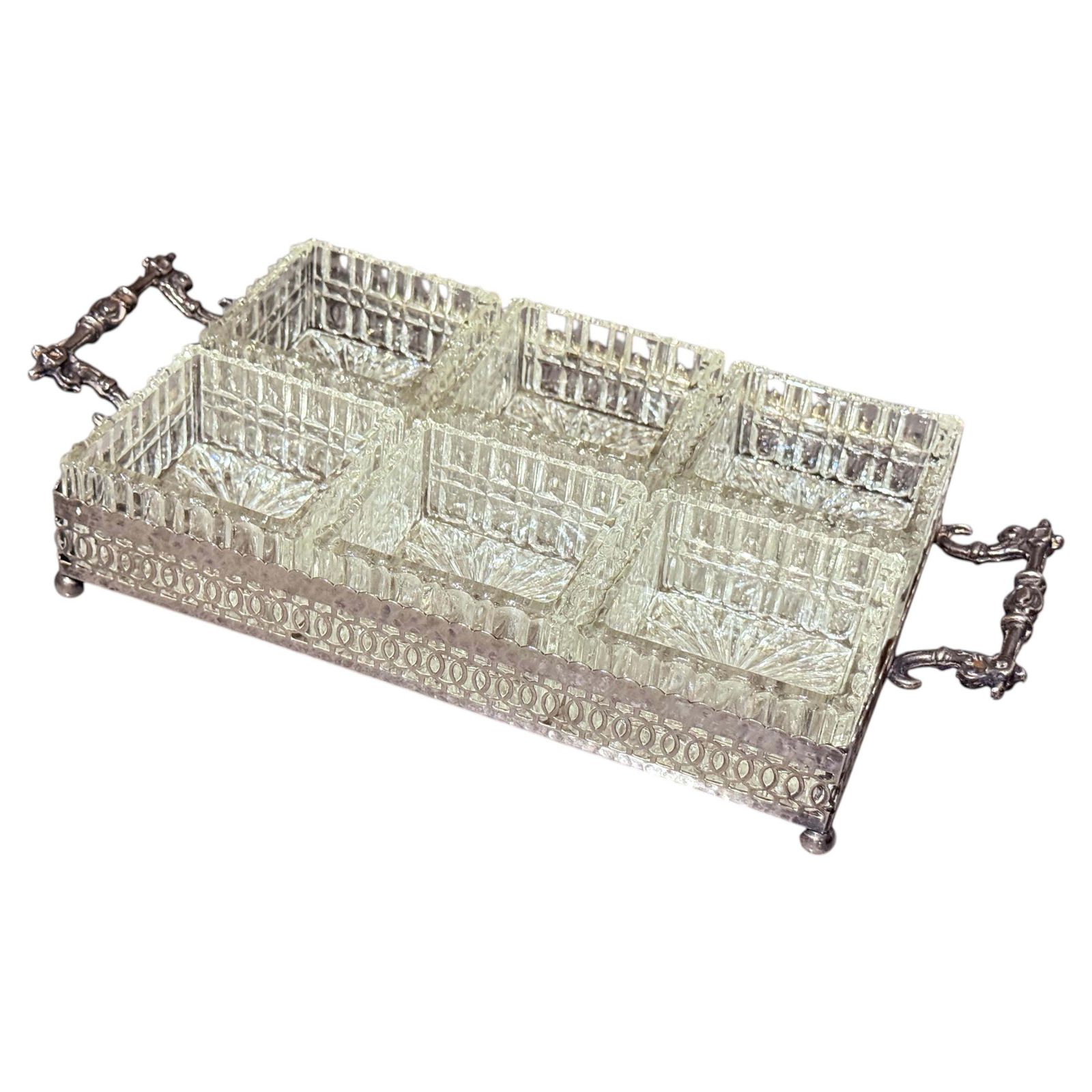 Verzilverd dienblad met zes geslepen glazen schaaltjes, vintage condimentset, canapéservice
