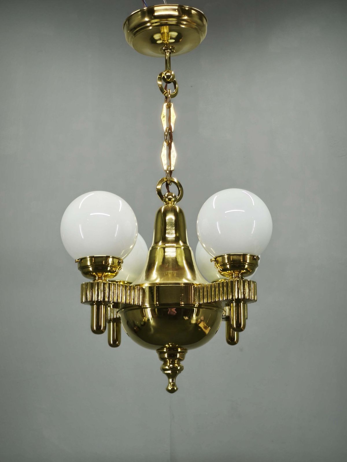 Tsjechische art deco messing en opaalglazenkroonluchter, jaren 1920 photo Verlichting