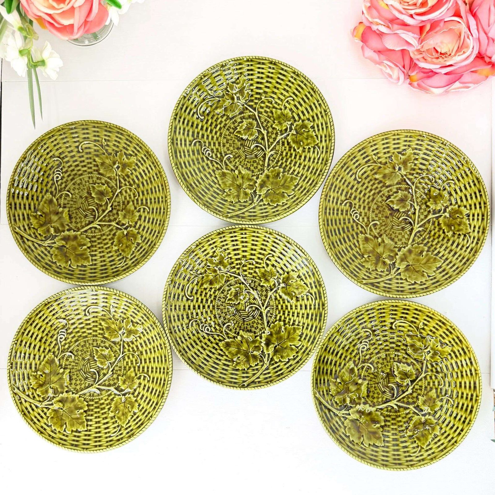Antiek Sarreguemines Majolica Bordenset, Druivenrank en Vlechtwerk photo furniture