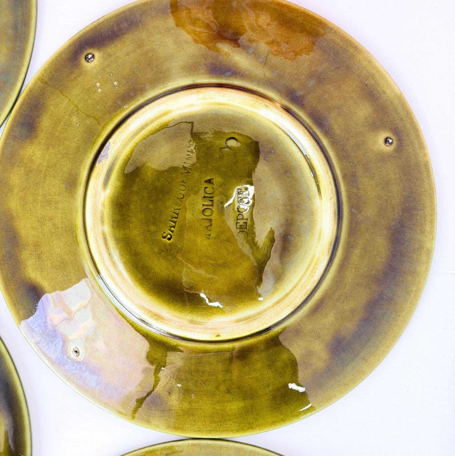 photo vintage Antiek Sarreguemines Majolica Bordenset, Druivenrank en Vlechtwerk