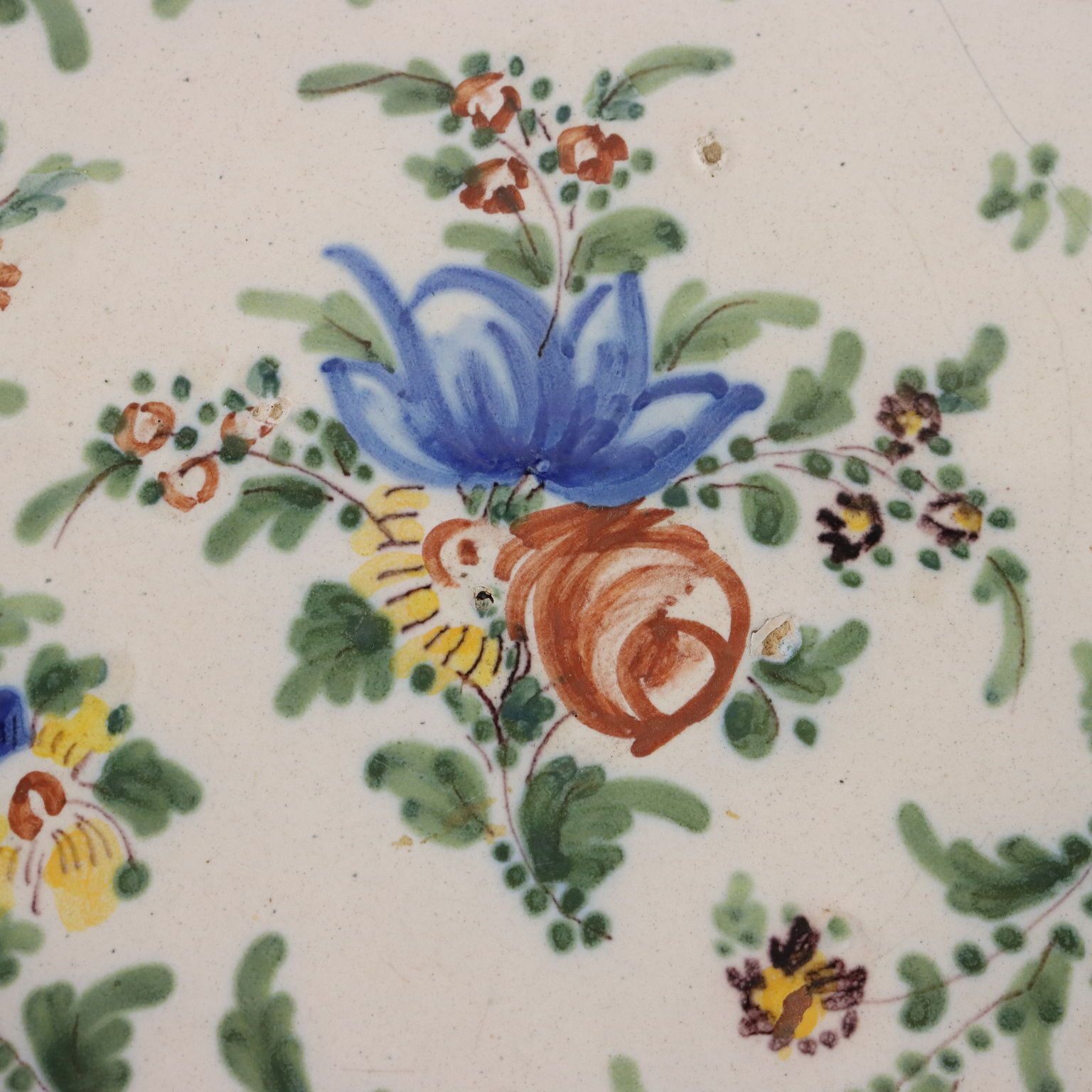 Antiek fruitschaal gekleurde majolica Frankrijk 19e eeuw photo Woonaccessoires