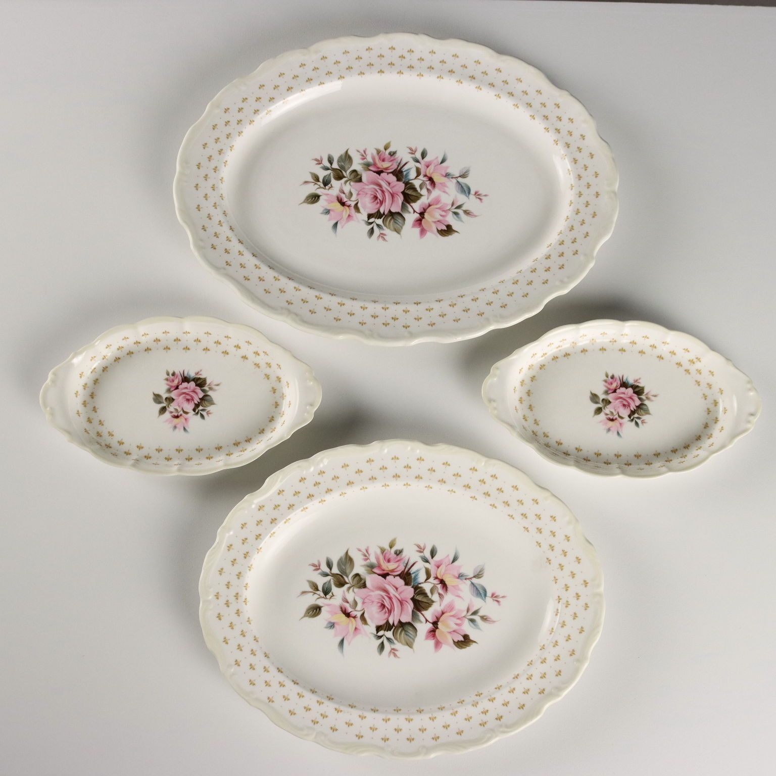 photo furniture Antique Plate Service Marie Louise Royal Albert England XX Century