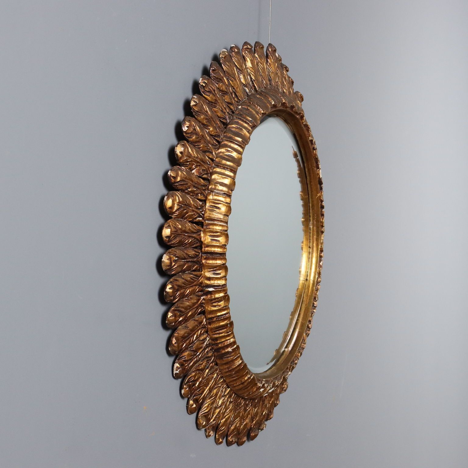 Miroir rond d'époque en bois sculpté, Italie, début du XXe siècle photo Décoration