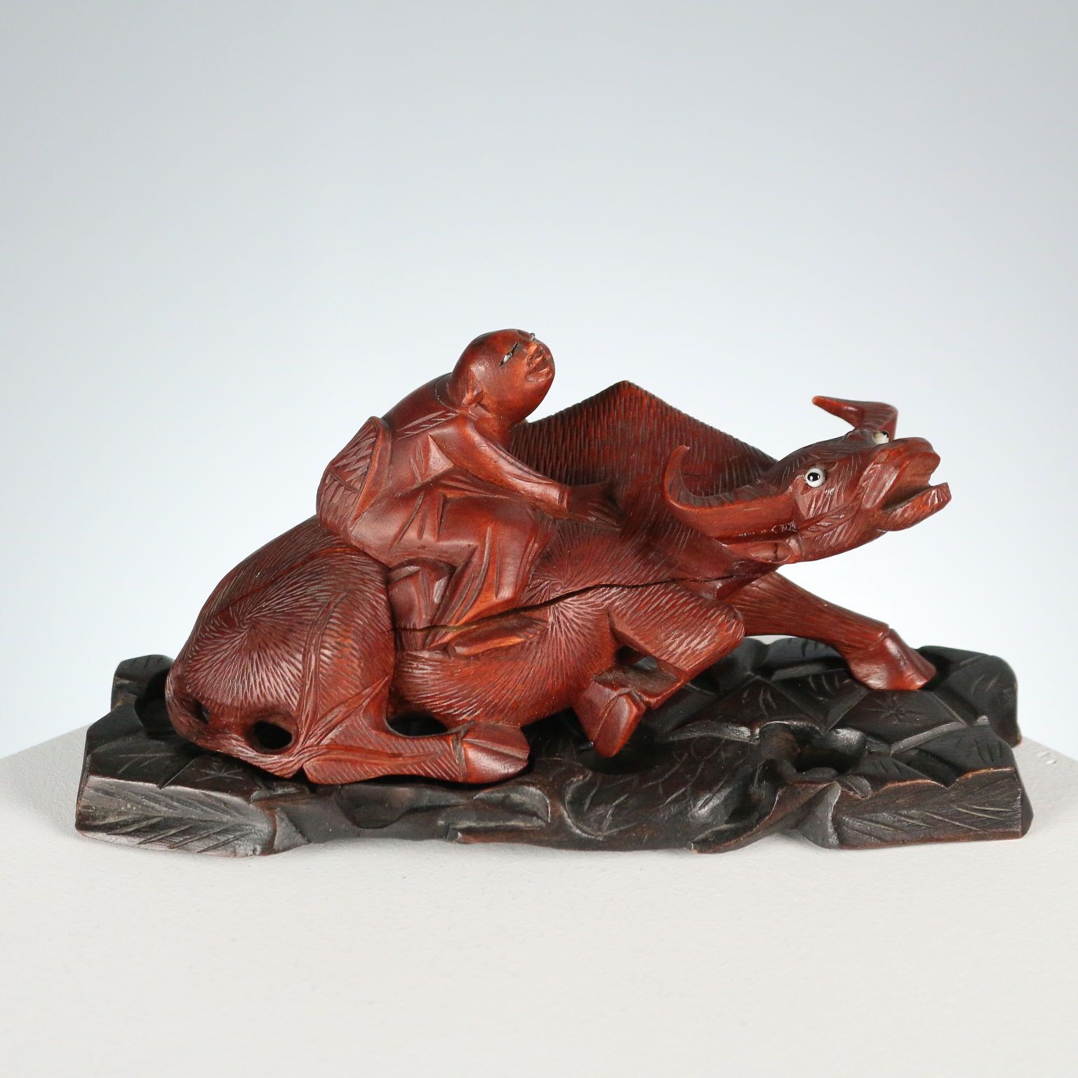 Antiek houten sculptuur, kind op waterbuffel, China, 20e eeuw