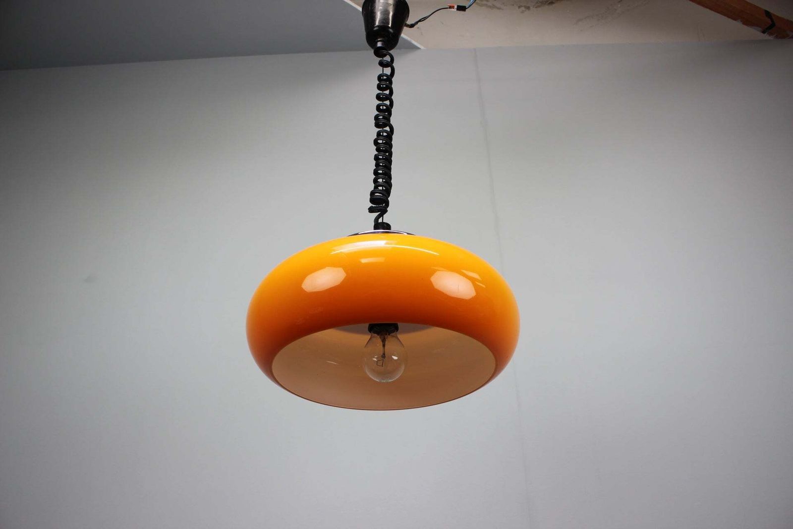 Harvey Guzzini oranje Space Age hanglamp, Italië, jaren 1970 photo for sale