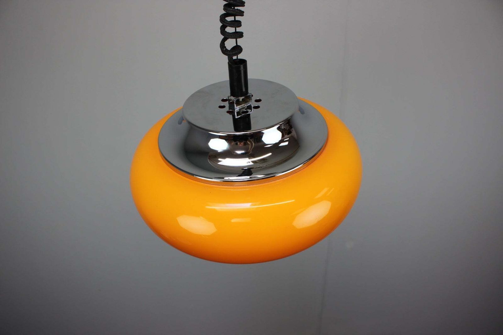 Harvey Guzzini oranje Space Age hanglamp, Italië, jaren 1970 photo Verlichting