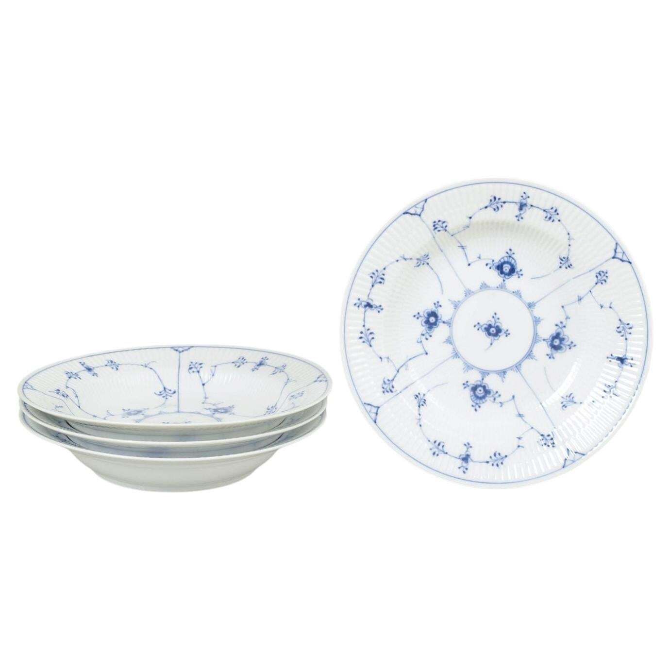 Royal Copenhagen, Blue Fluted Plain. Vier diepe porseleinen borden. Jaren 1920 1940