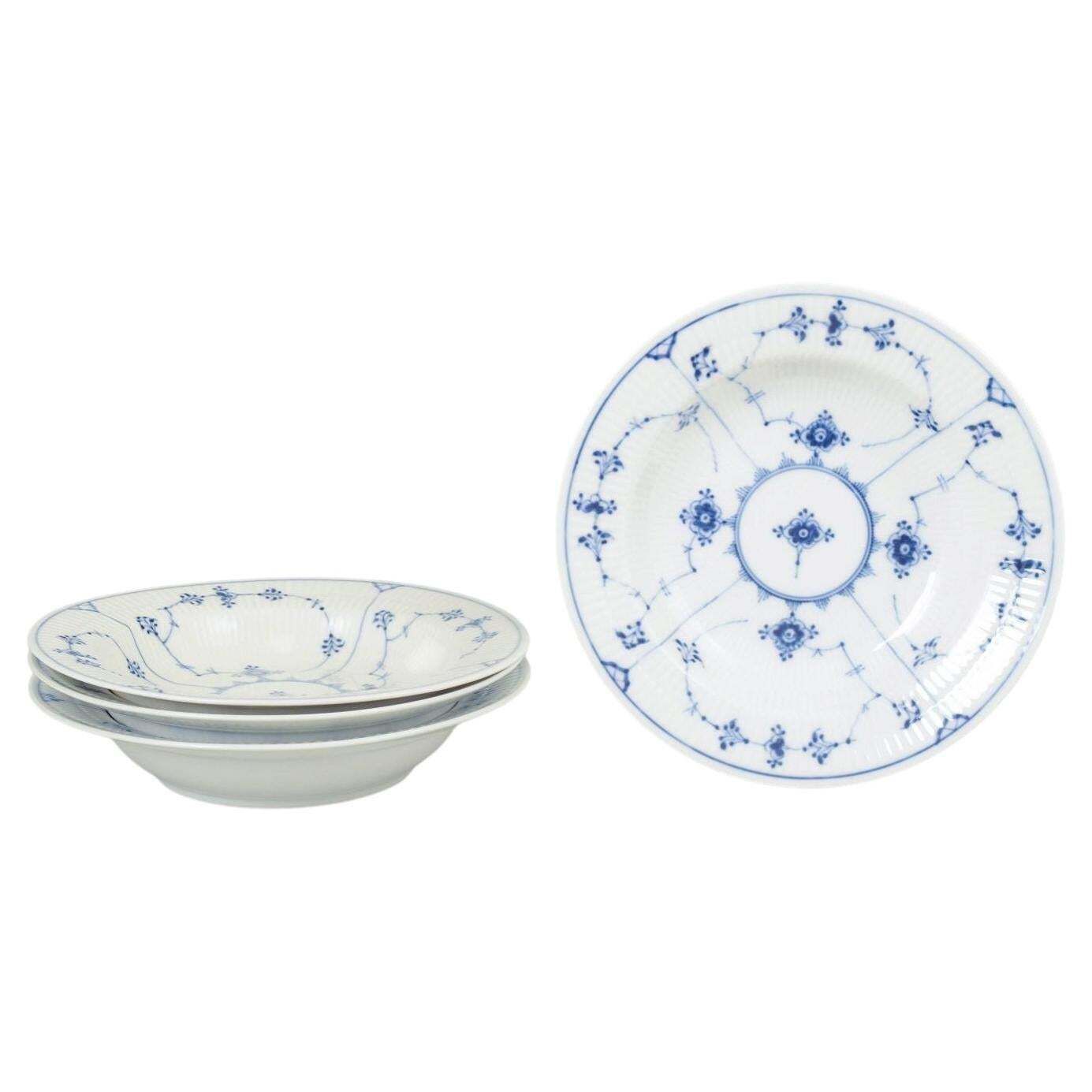 Royal Copenhagen, Blue Fluted Plain. Lot de quatre assiettes à pâtes en porcelaine.
