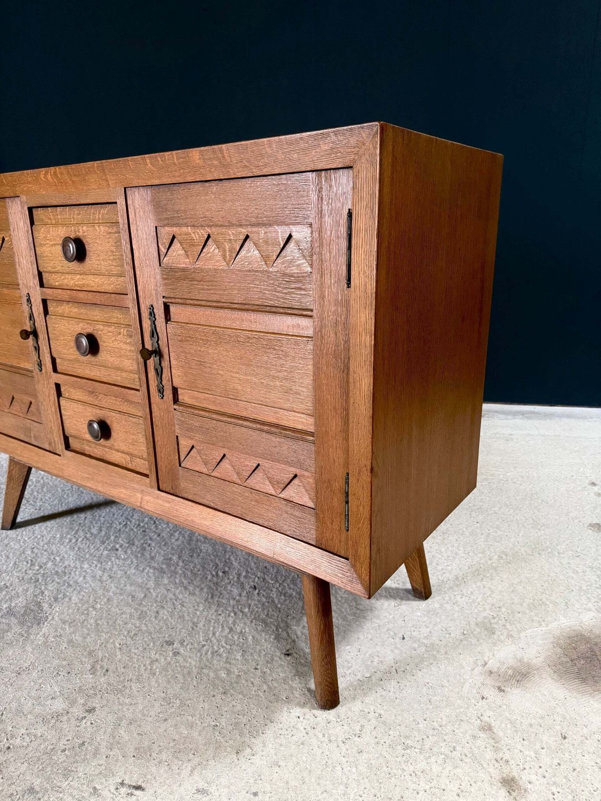 photo furniture Reconstruction Modernist Design eikenhouten kast, Frankrijk, jaren 1940
