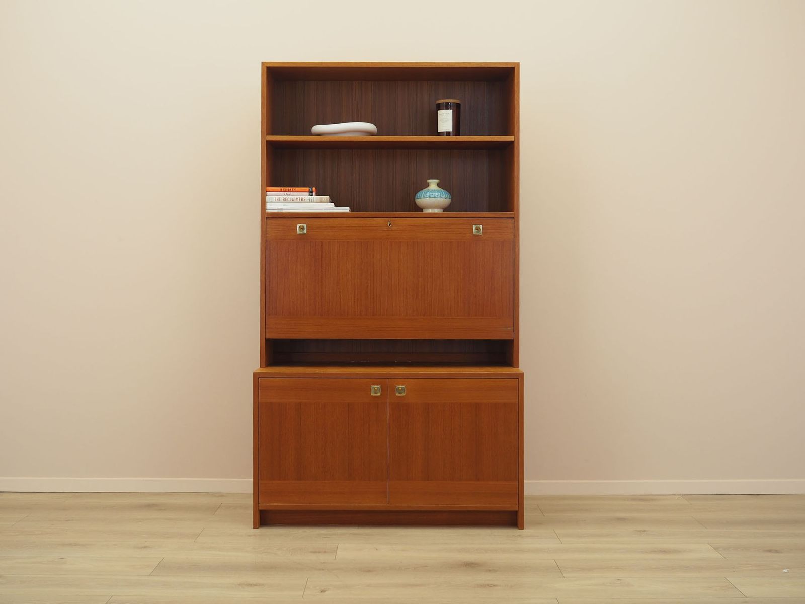 Deens teakhouten kastensysteem met verlichte barkaast, jaren 1970, Danish Modern photo furniture