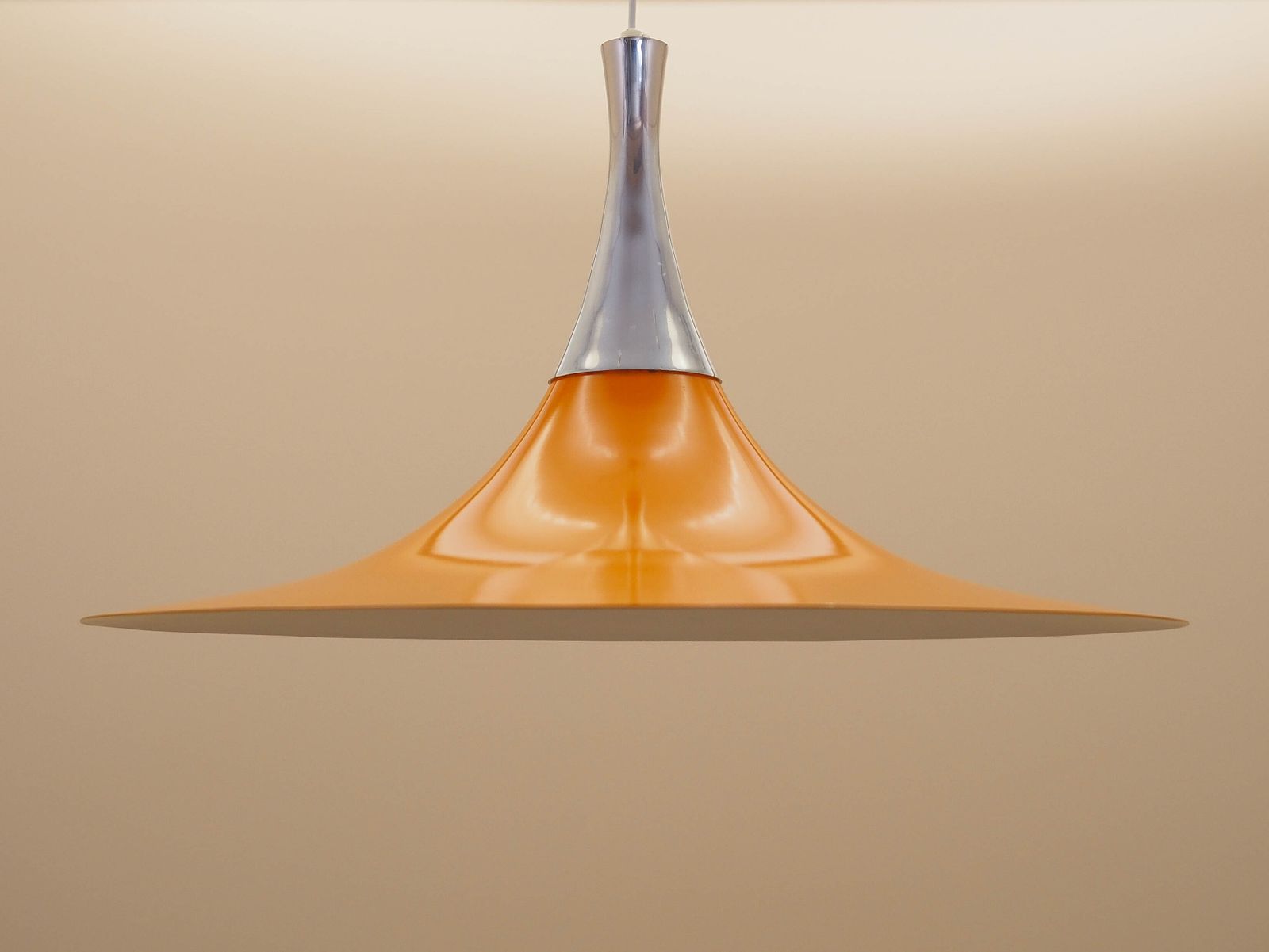 Deense Hanglamp Ca. Jaren 1960 Met Oranje Metalen Kap In Scandinavisch Modern Stijl photo for sale