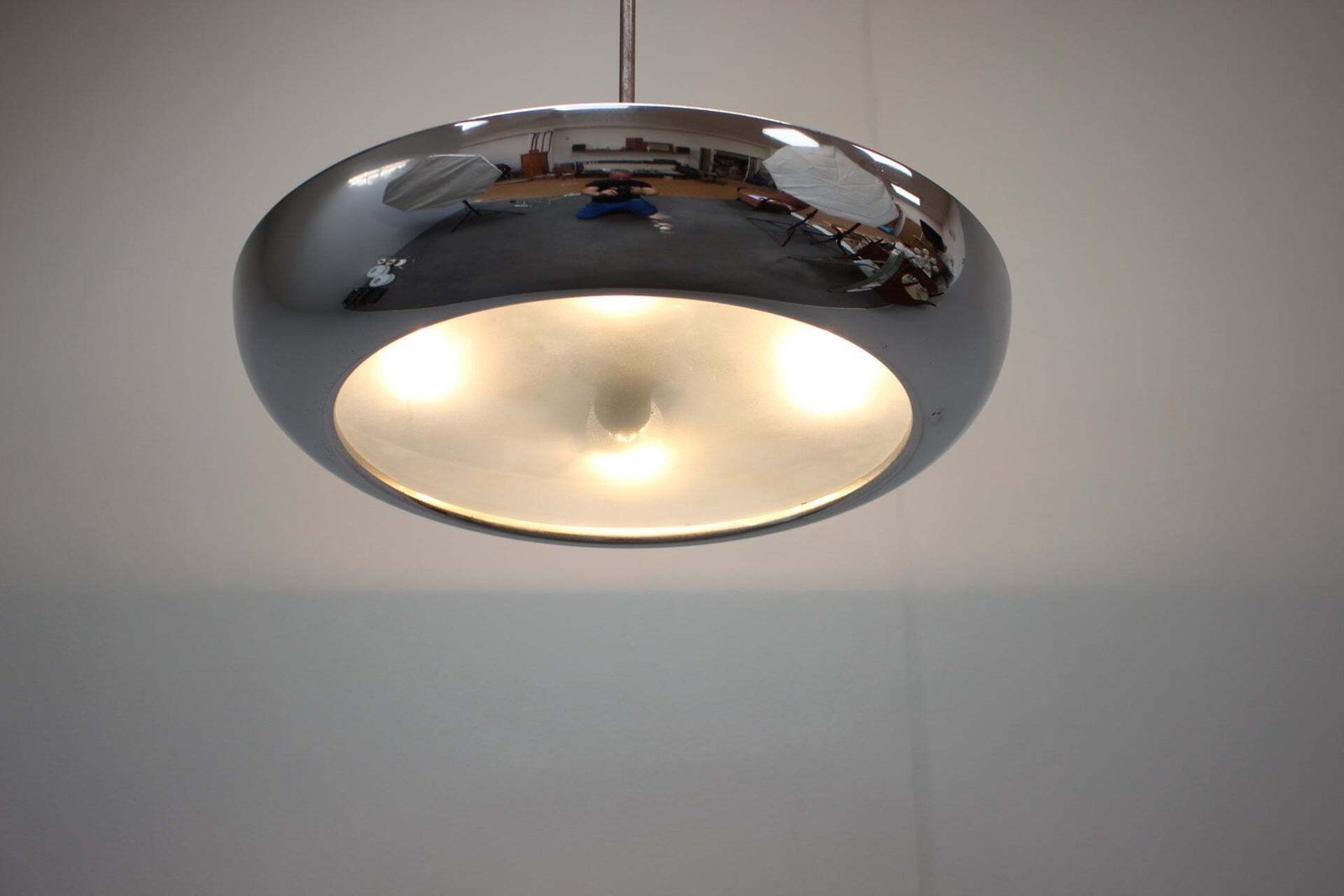 Suspension Bauhaus UFO par Josef Hůrka pour Napako, Tchécoslovaquie, années 1930 photo furniture