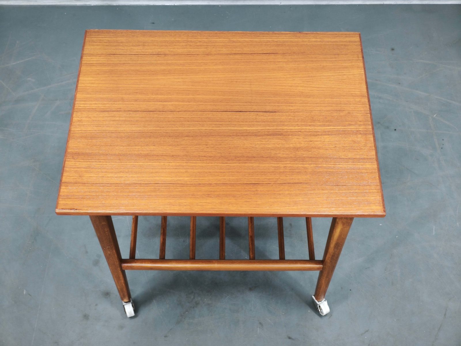 Deens modern teakhouten serveerwagen bijzettafel op wielen, ca. jaren 1960 photo buy