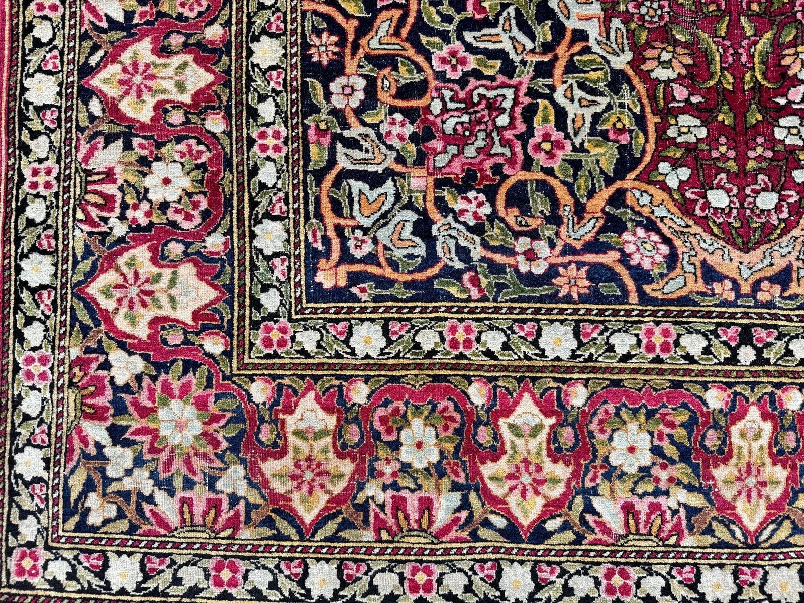 Antique Isfahan Rug 2.09m X 1.39m photo vinterior