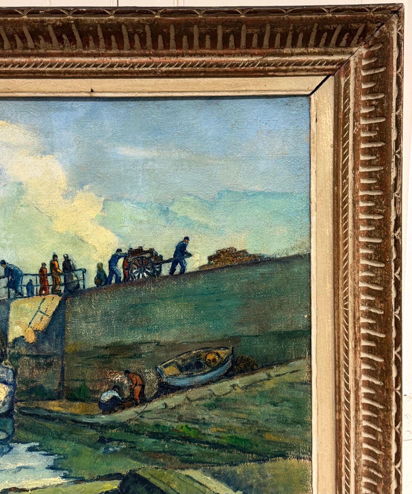 Bateaux dans un port avec personnages, paysage côtier français - peinture à l'huile photo for sale