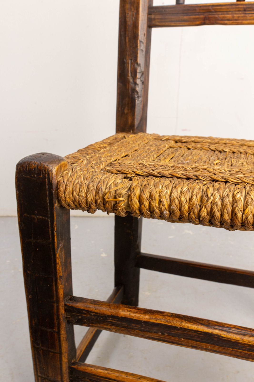 photo for sale Spaans paar decoratieve bijzetstoelen van grenenhout, 19e eeuw