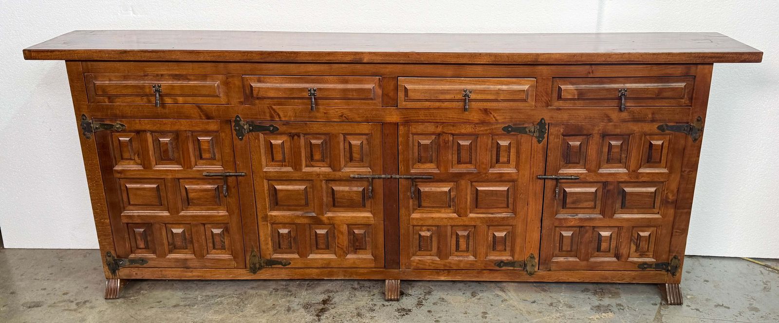 Buffet espagnol rustique en bois sculpté avec ferrures forgées à la main, XXe siècle photo for sale