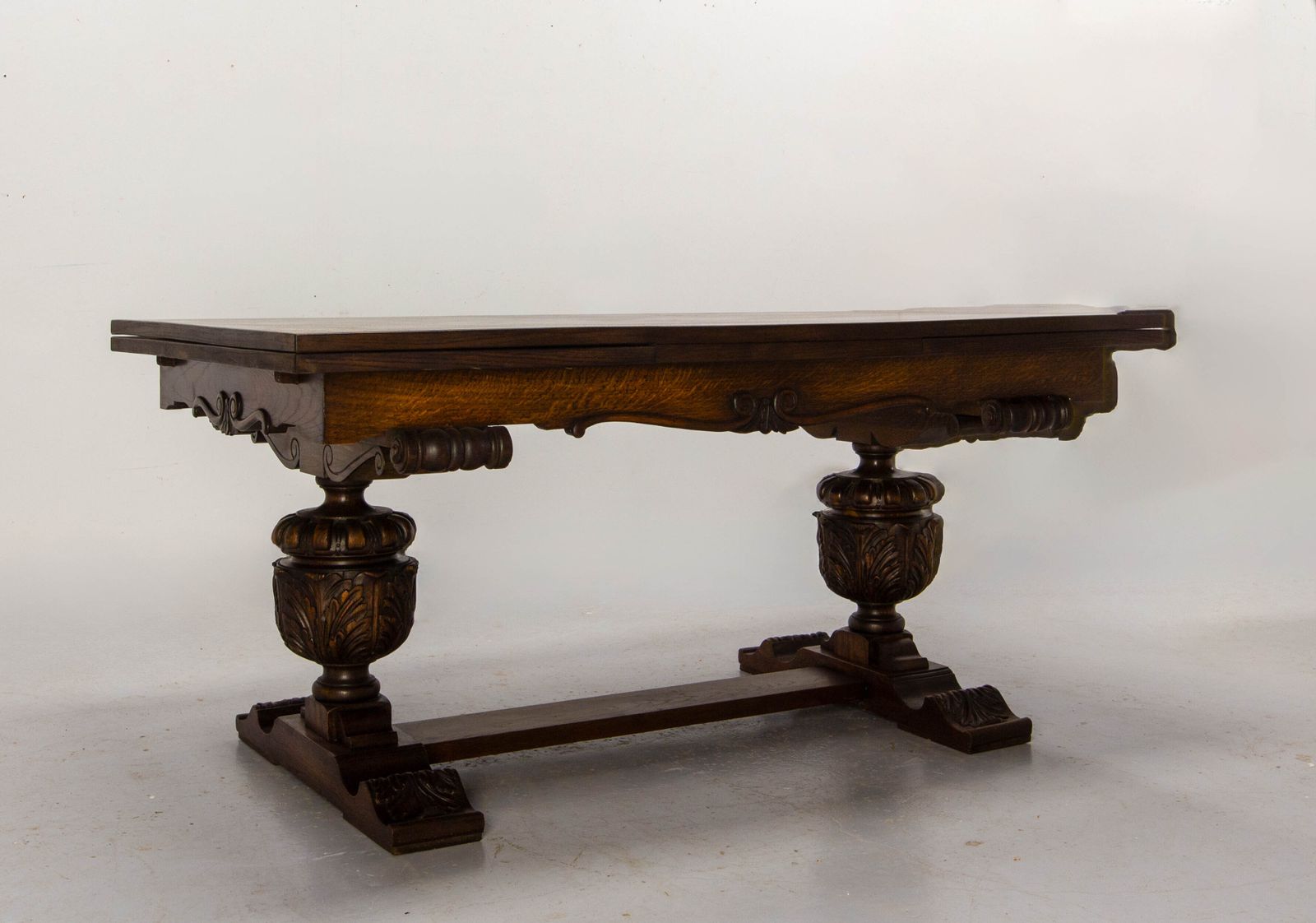Eiken Eettafel Uitschuifbaar Spaans Gesneden Eiken Renaissance Stijl Ca. 1950 photo furniture
