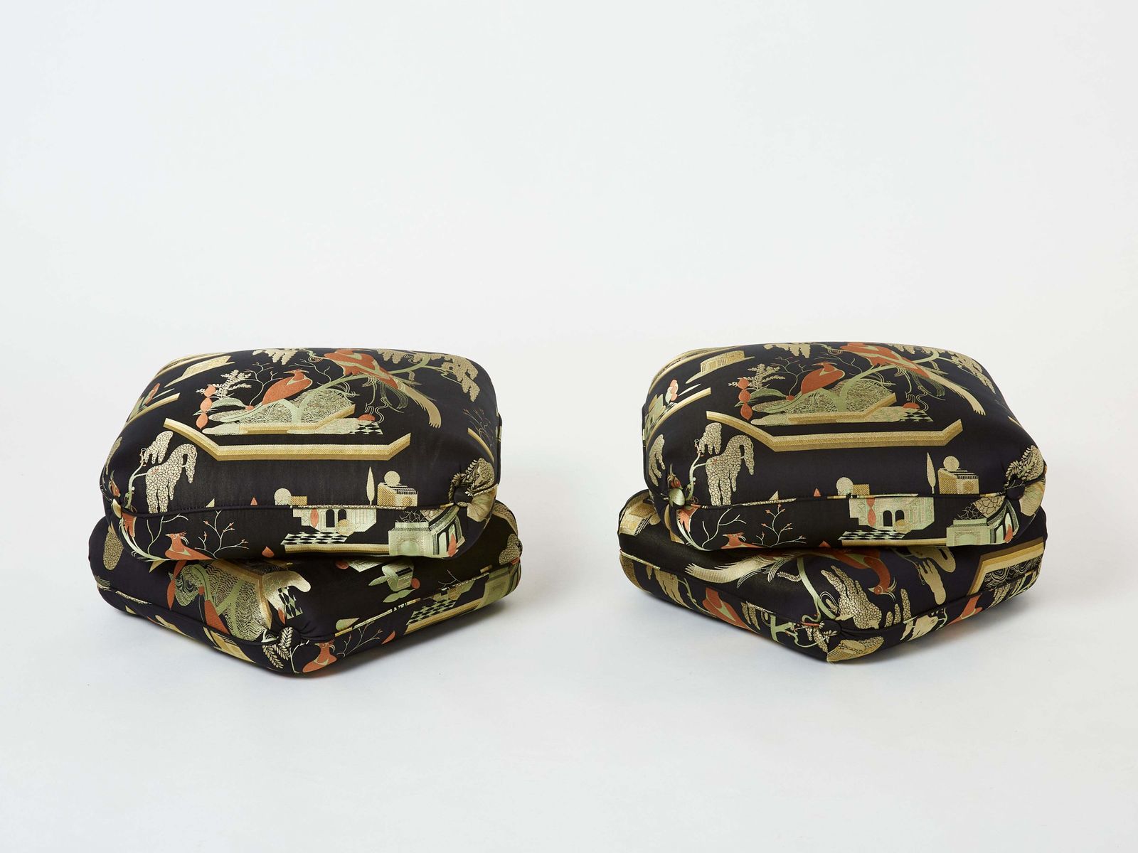 Paire de poufs Jacques Charpentier pour Maison Jansen en soie Jacquard, années 1970 photo furniture