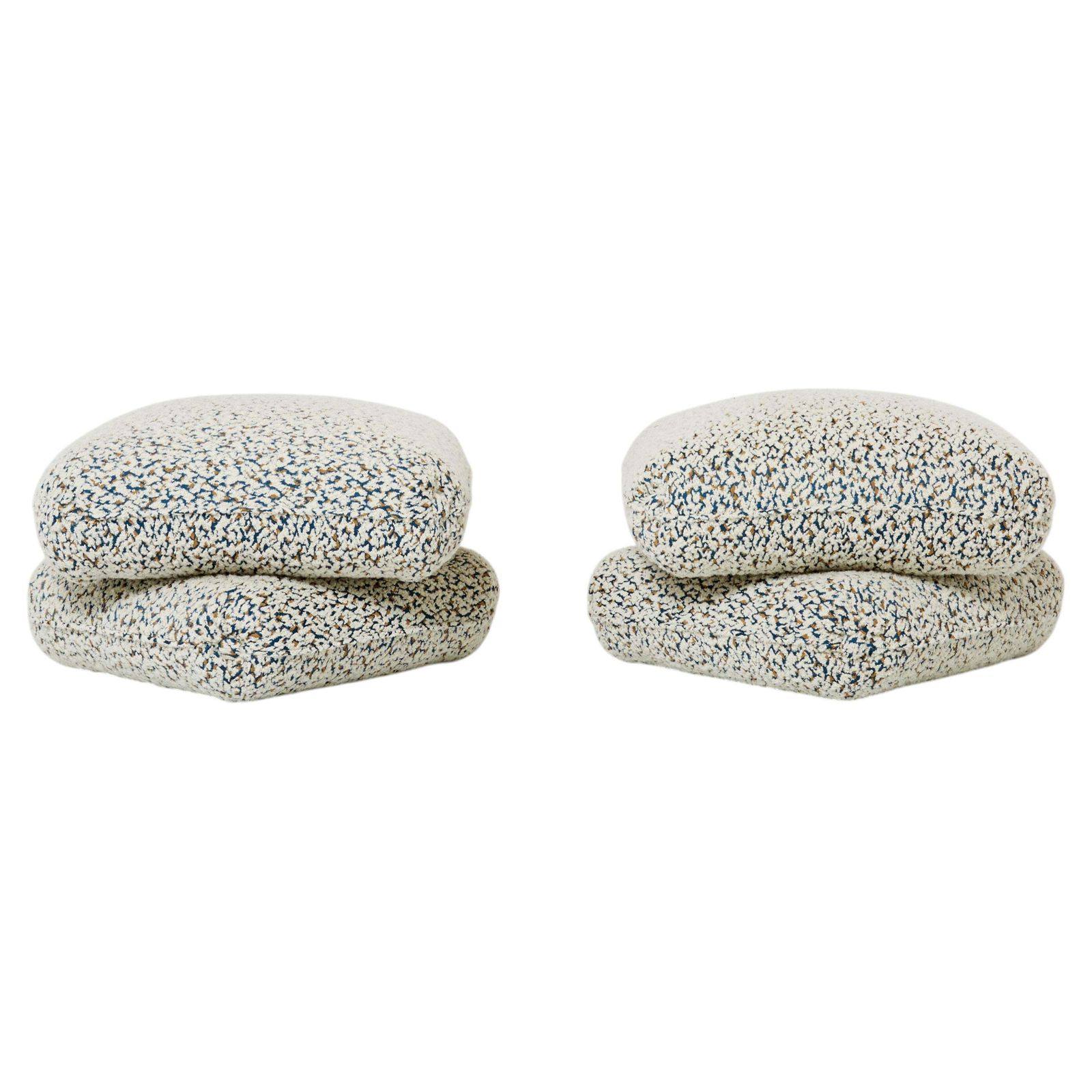 Paire de poufs ottomans Jacques Charpentier en bouclé alpaga, Maison Jansen, années 1970