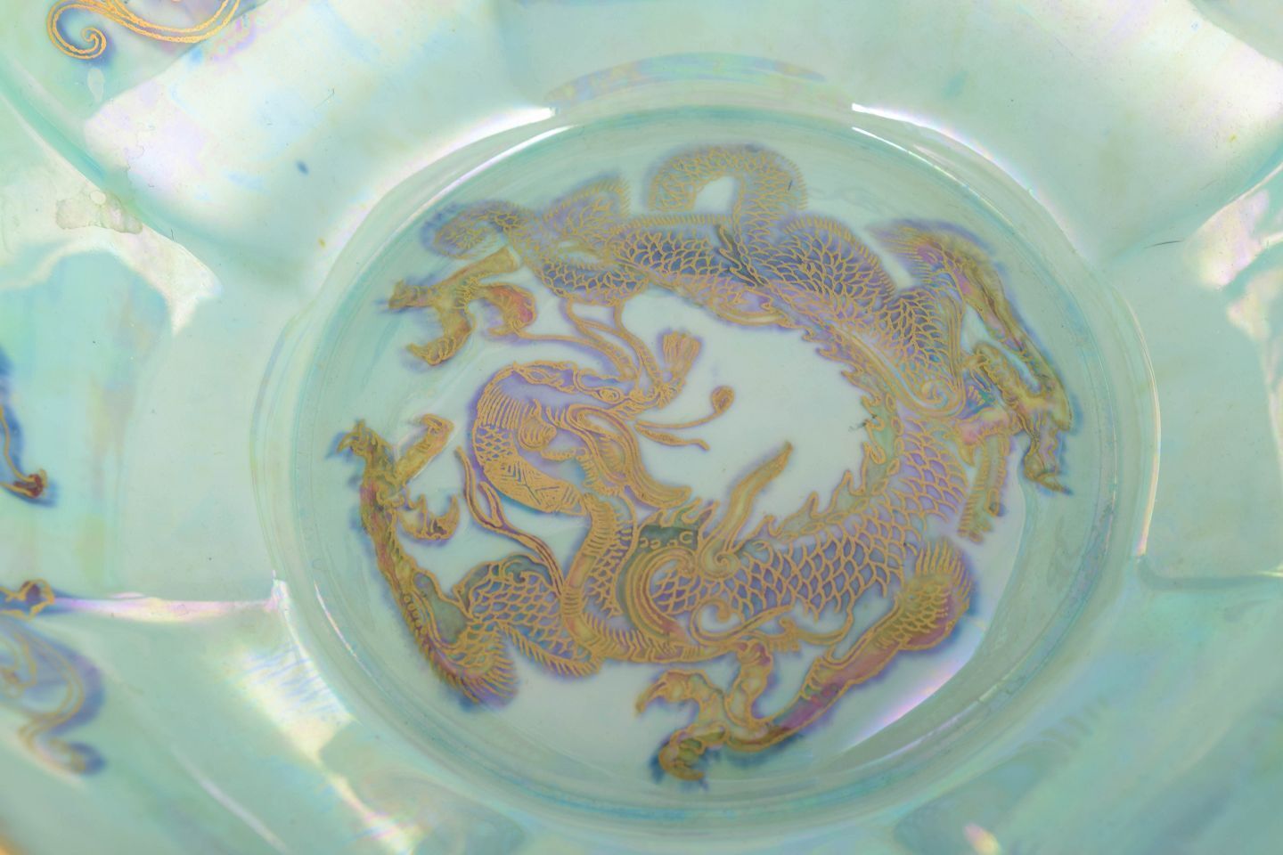 Bol Fairyland Lustre Wedgwood avec dragon, par Daisy Makeig Jones, années 1930. photo for sale