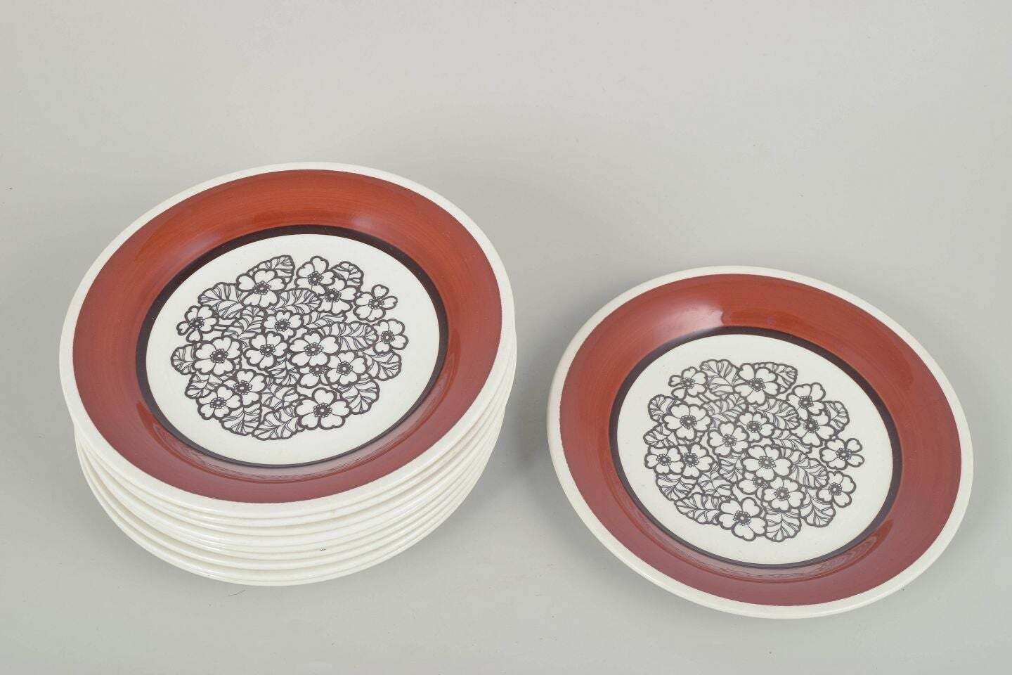 Gefle, Zweden. Set van 10 stoneware borden. "Agneta" serie, jaren 1970. photo furniture