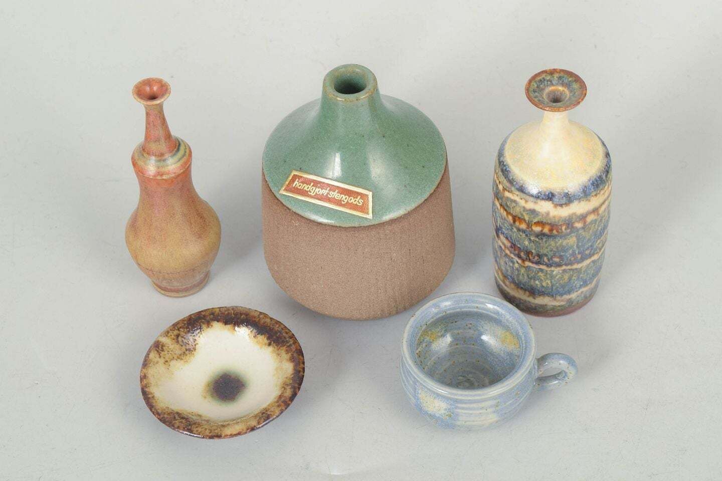 Höganäs et autres. Ensemble de cinq vases et coupes miniatures en grès. Années 1970 photo furniture