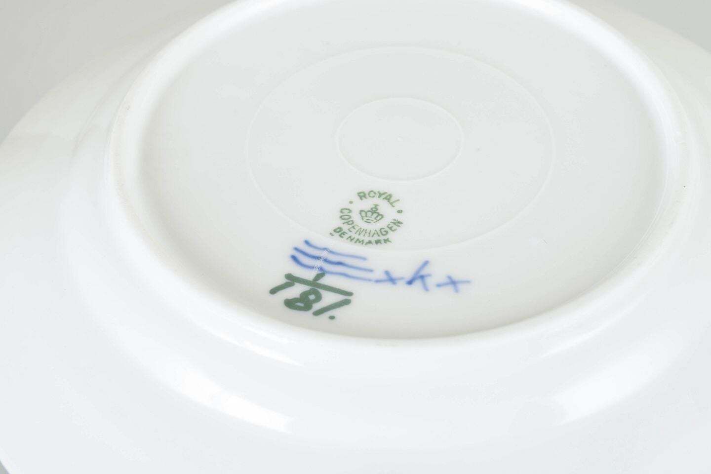 Royal Copenhagen, Blue Fluted Plain. Ensemble de onze petites assiettes en porcelaine. photo 296.0