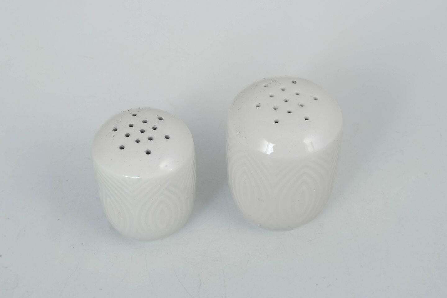 Service sel et poivre Axel Salto pour Royal Copenhagen en porcelaine, années 1960 photo furniture