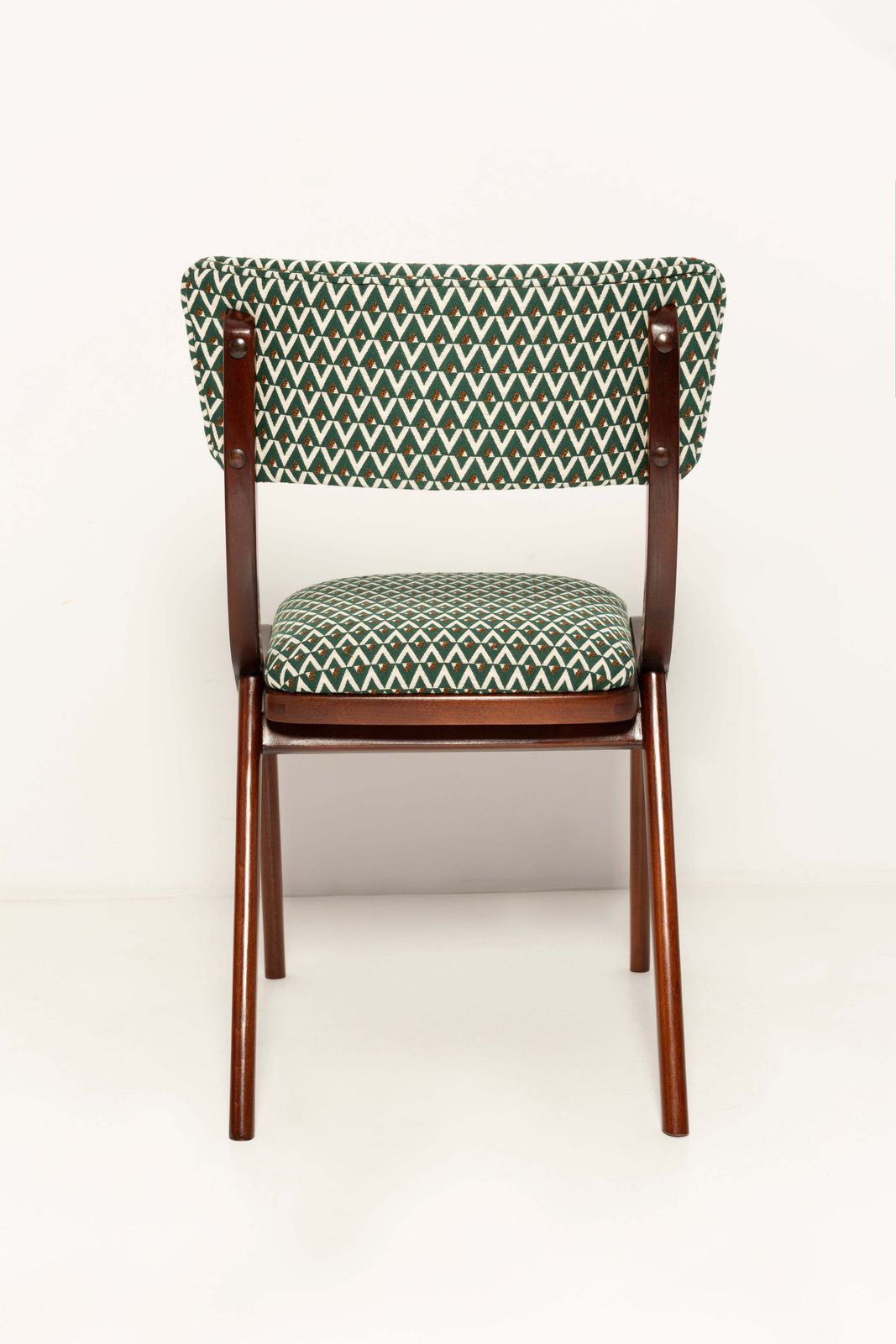 photo furniture Vier mid-century modern Boomerang stoelen, wit en groen jacquard, Polen, 1960