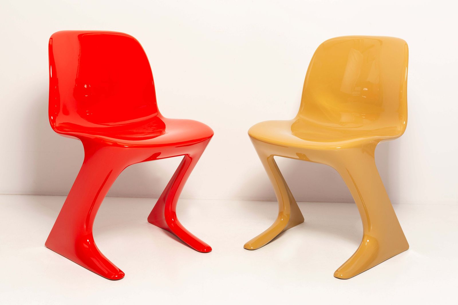 photo furniture Set van zes Kangaroo Chairs in gemengde kleuren, ontworpen door Ernst Moeckl, Duitsland, 1968