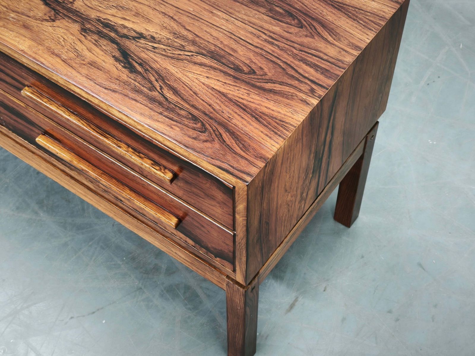 Commode mid-century modern danoise en placage de palissandre, années 1960 photo for sale